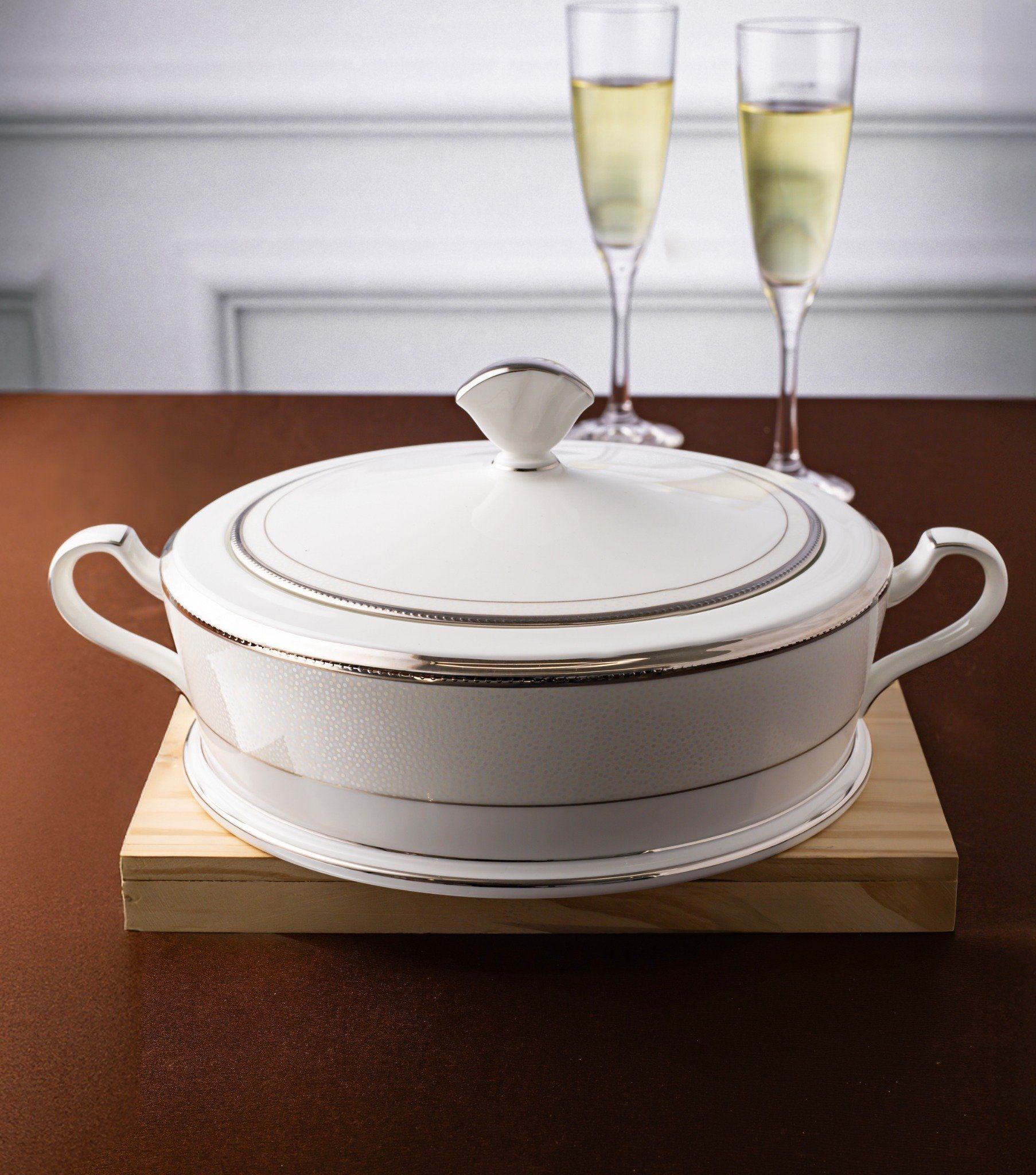 Bộ đĩa ăn kiểu Âu 22 món (cho 6 người) sứ xương Nhật Bản | Noritake Champagne Pearls 4811J - D024AK