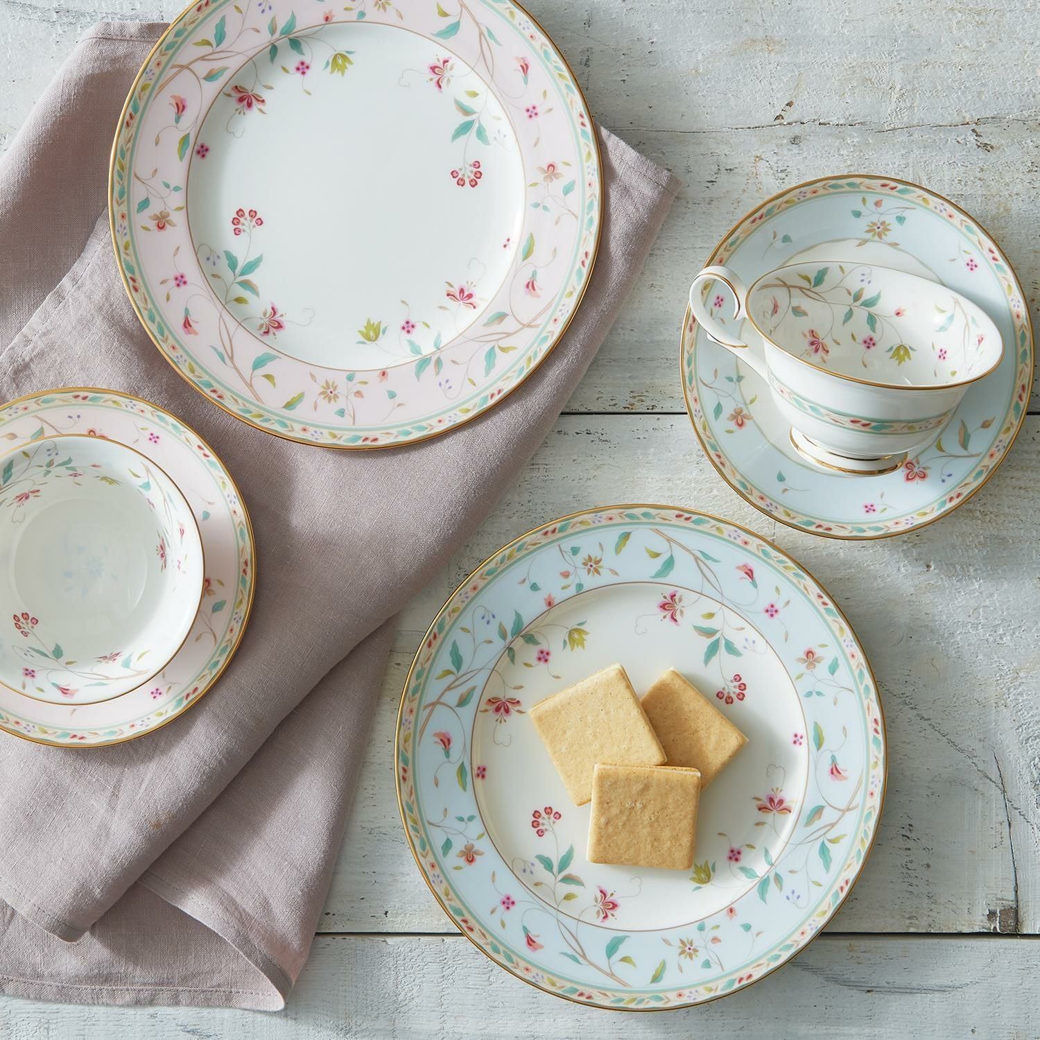 Đĩa tròn cỡ vừa đường kính 21,2cm sứ xương | Noritake Hana Sarasa 4409-5L - 97211