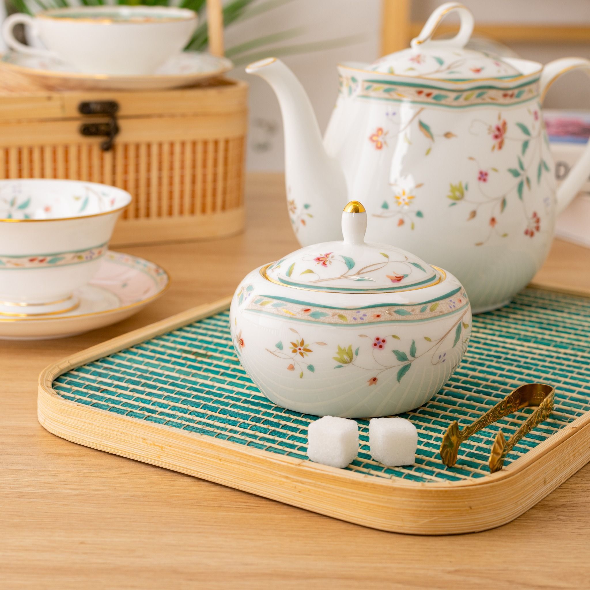 Bộ ấm chén uống trà (ấm 960ml, chén 180ml) 15 món sứ xương | Noritake Hana Sarasa 4409L - T017L