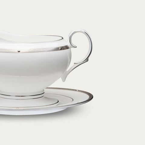  Bình (hũ) đựng nước xốt dung tích 670ml kèm đĩa lót sứ xương | Noritake Rochelle Platinum 4795L - 50741A 