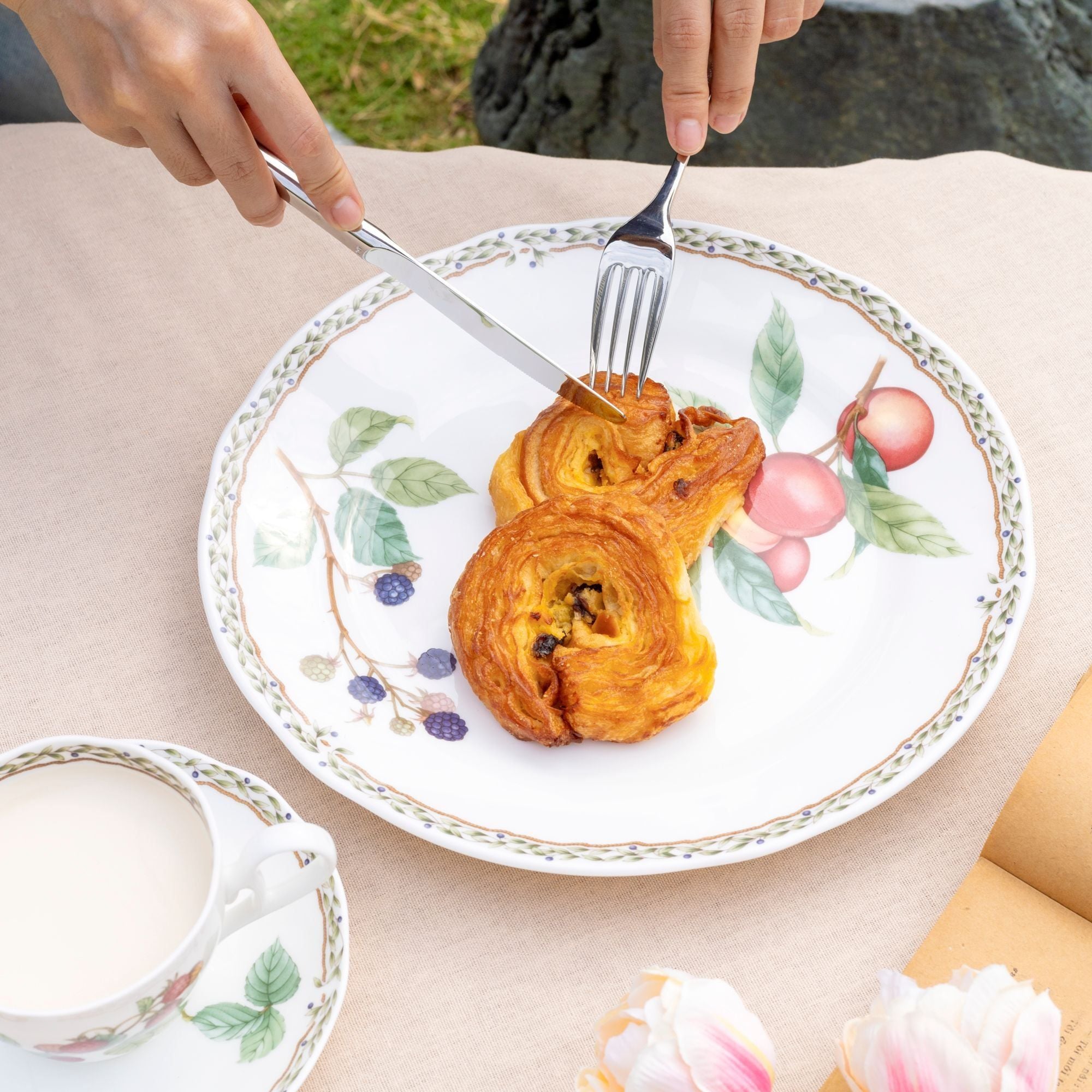 Bộ ấm chén uống trà (ấm 1.030ml, chén 250ml) 18 món sứ xương | Noritake Orchard Garden 4911L - T020A