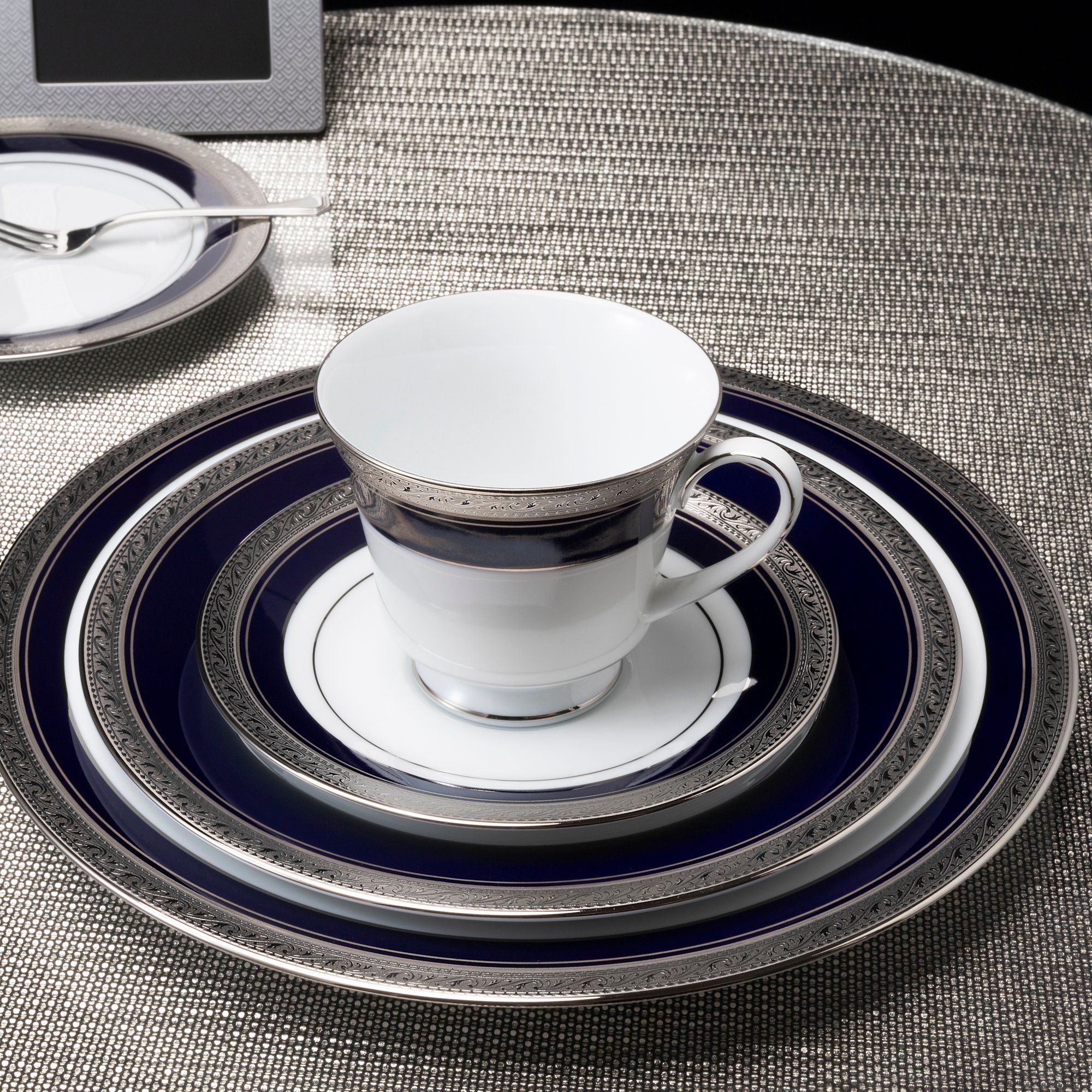 Bộ ấm chén uống trà (ấm 1.200ml, chén 230ml) 18 món sứ trắng | Noritake Crestwood Cobalt Platinum 4170L - T020A