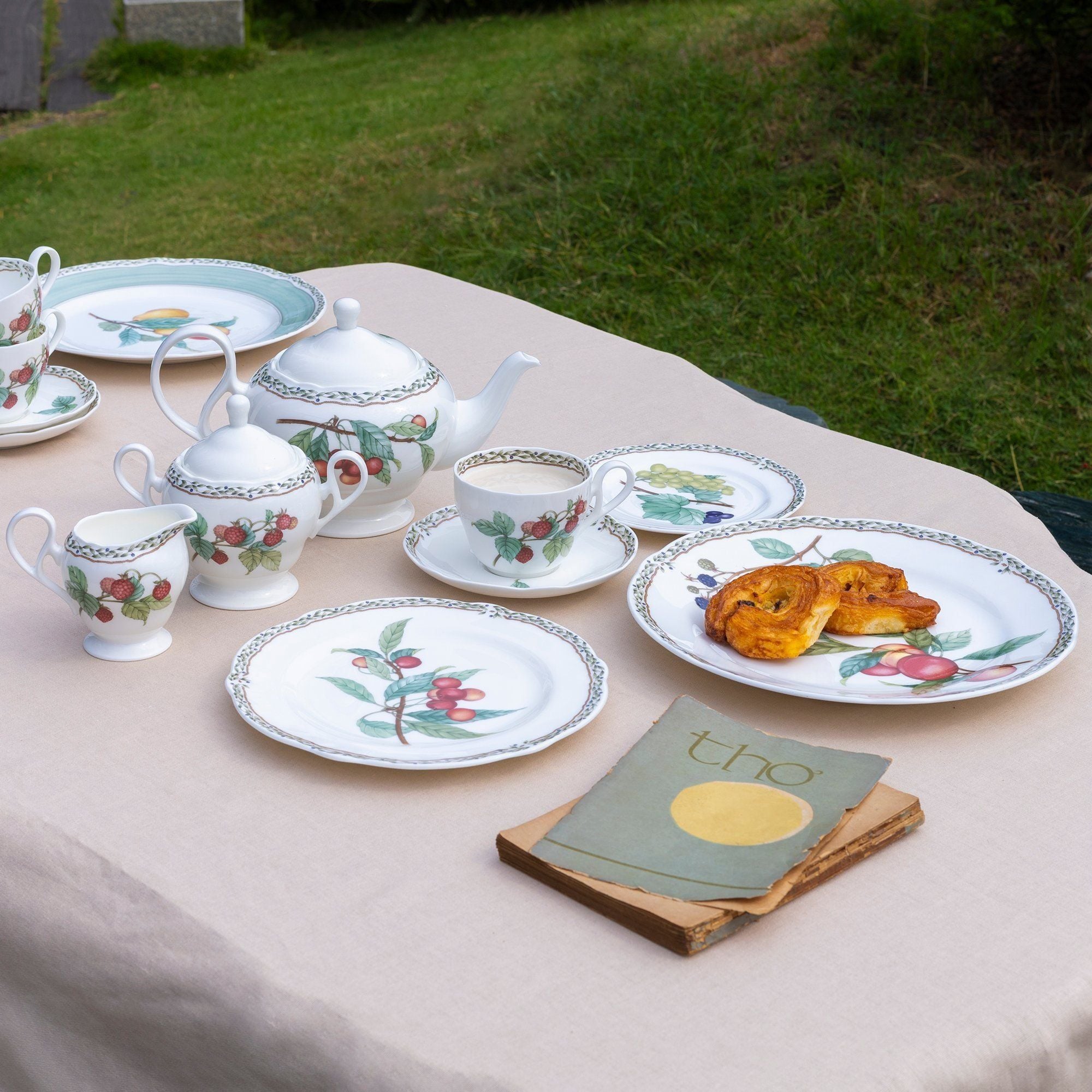 Bộ ấm chén uống trà (ấm 1.030ml, chén 250ml) 18 món sứ xương | Noritake Orchard Garden 4911L - T020A
