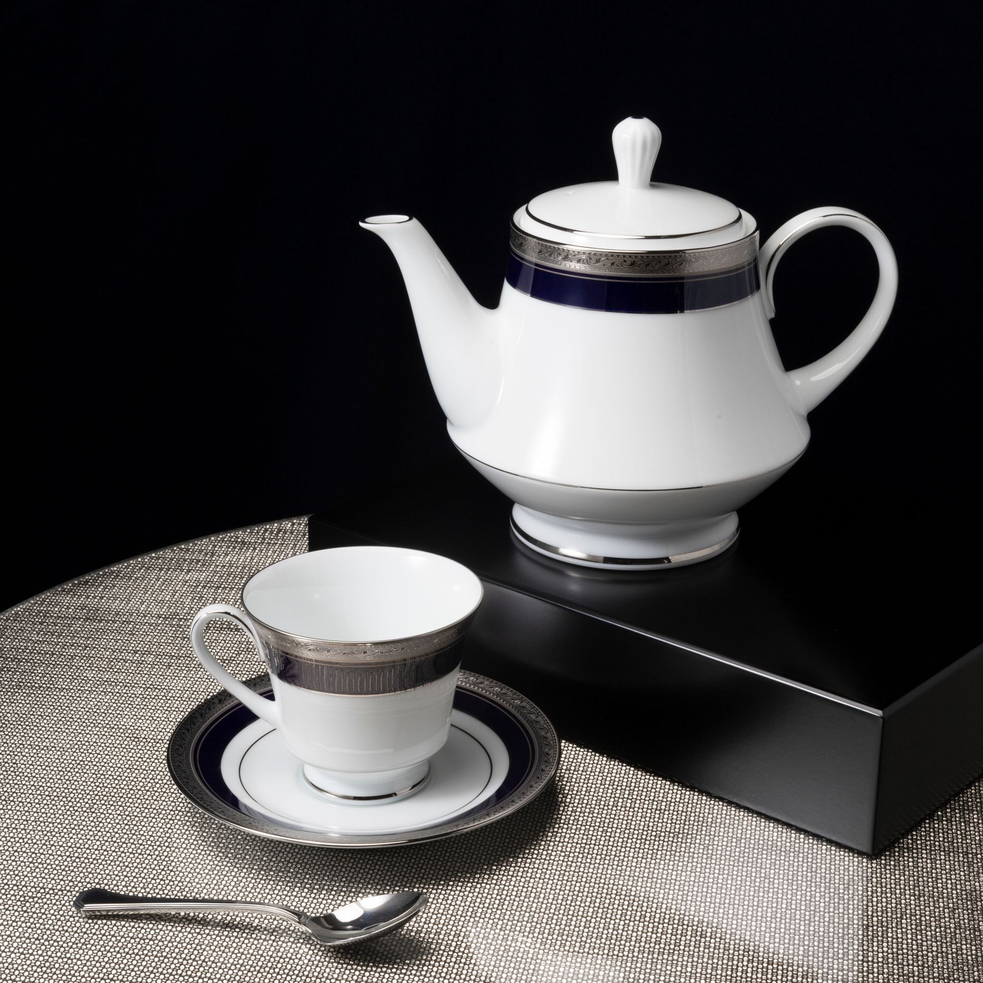 Bộ ấm chén uống trà (ấm 1.200ml, chén 230ml) 18 món sứ trắng | Noritake Crestwood Cobalt Platinum 4170L - T020A