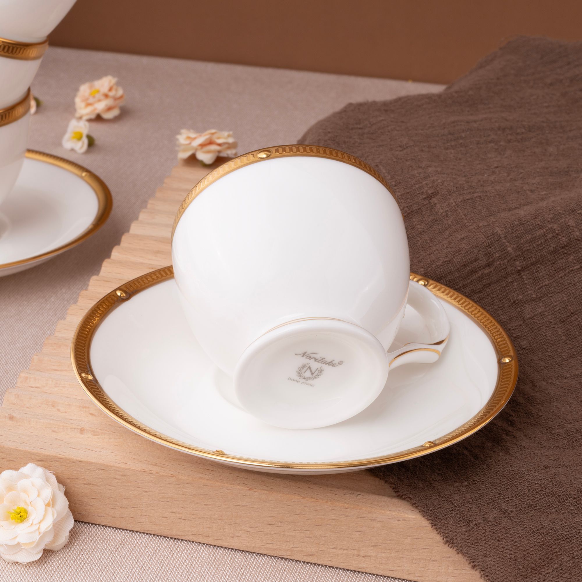 Bộ ấm chén uống trà nhỏ (ấm 650ml, chén 105ml) 13 món sứ xương | Noritake Rochelle Gold 4796L - T014S