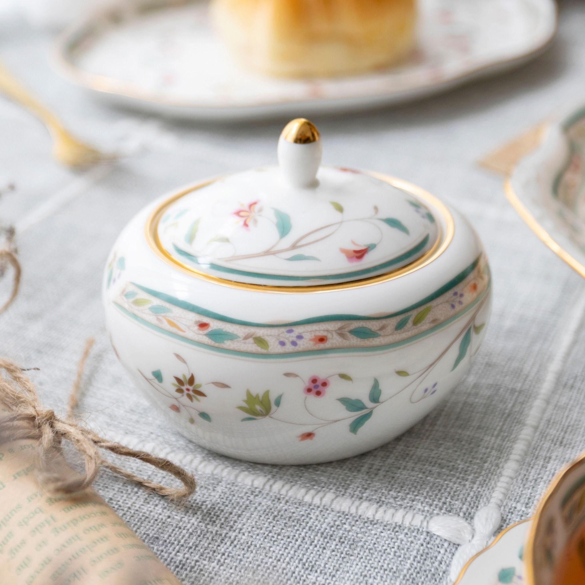 Bộ ấm chén uống trà (ấm 960ml, chén 180ml) 15 món sứ xương | Noritake Hana Sarasa 4409L - T017L