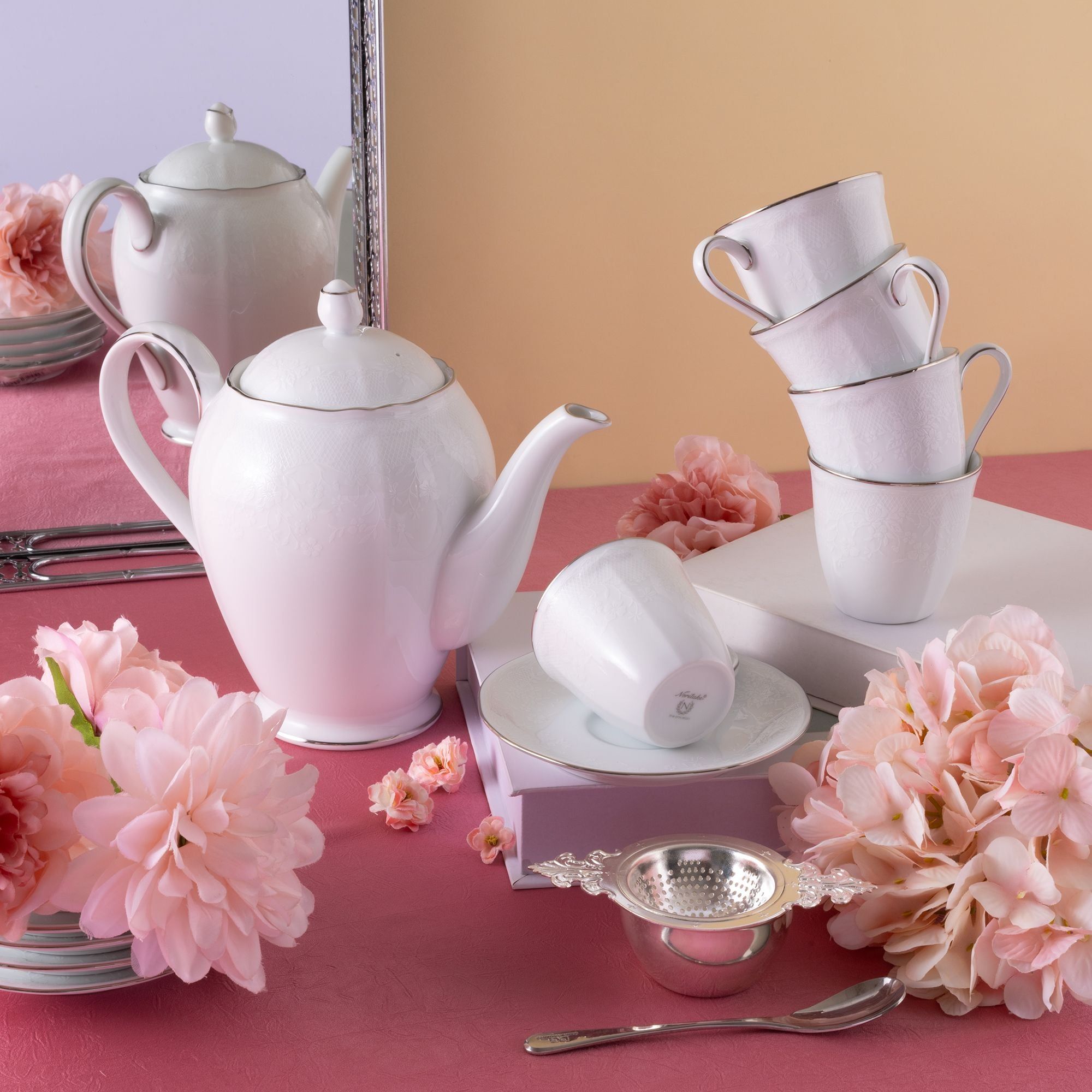 Bộ ấm chén uống trà nhỏ (ấm 950ml, chén 115ml) 13 món sứ trắng | Noritake Princess Bouquet Platinum 1661L - T014S