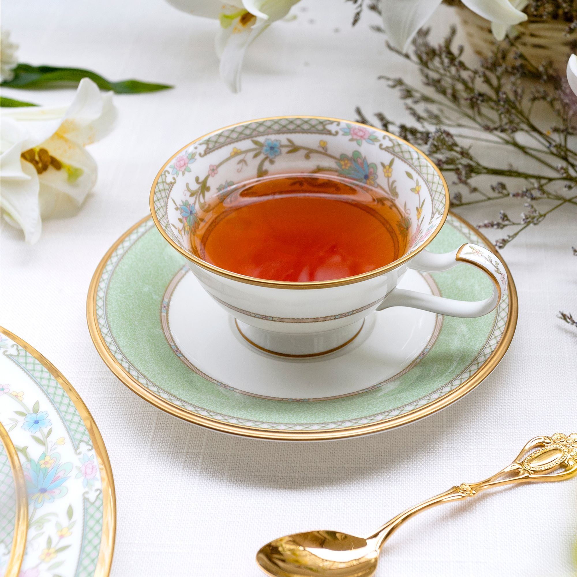 Chén trà (tách trà) dáng loe dung tích 220ml kèm đĩa lót màu xanh lá sứ xương Nhật Bản | Noritake Yoshino 9983J - Y59587