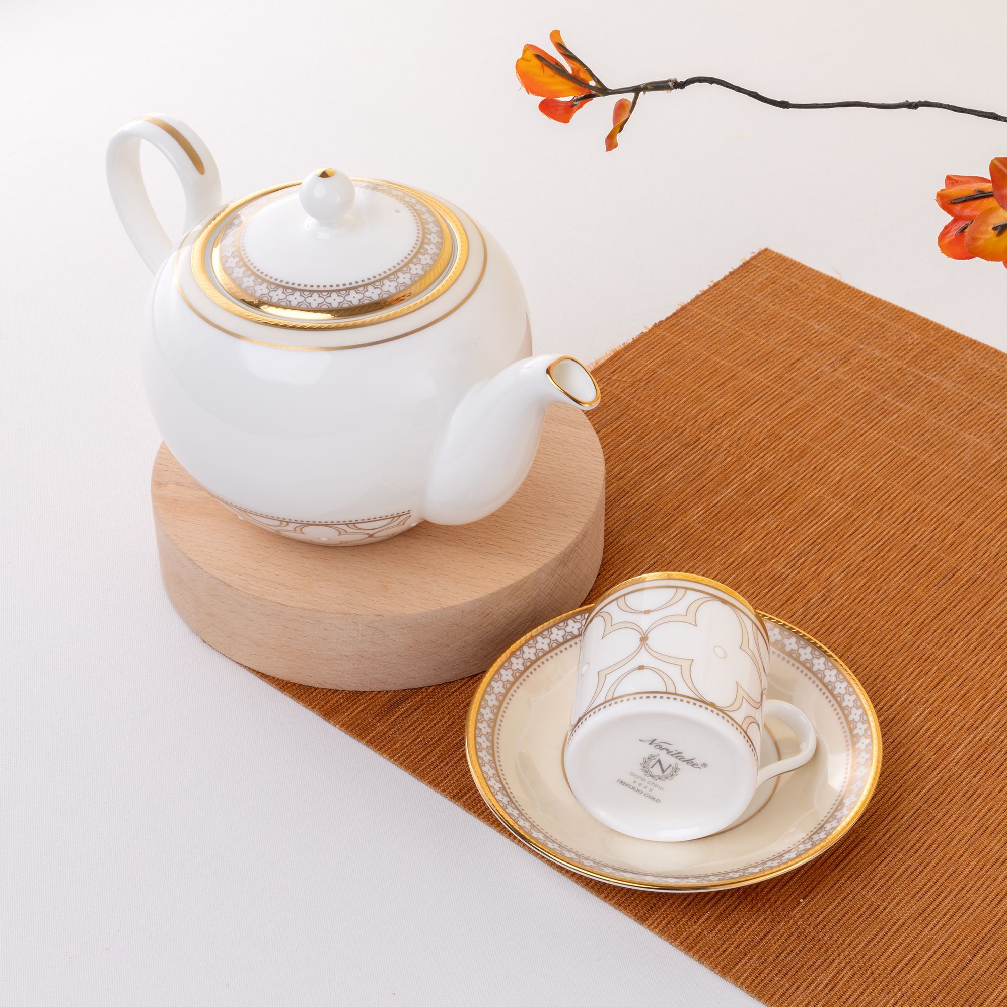 Bộ ấm chén uống trà nhỏ (ấm 650ml, chén 90ml) 13 món sứ xương | Noritake Trefolio Gold 4945L - T014S