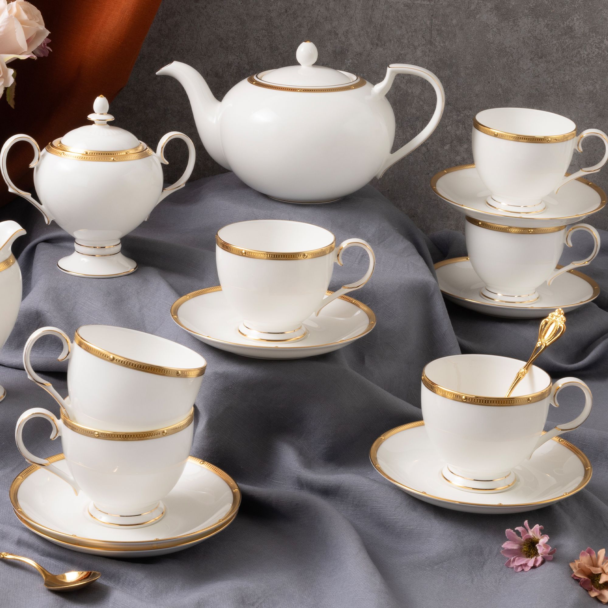 Bộ ấm chén uống trà (ấm 1.150ml, chén 250ml) 15 món sứ xương | Noritake Rochelle Gold 4796L - T017A