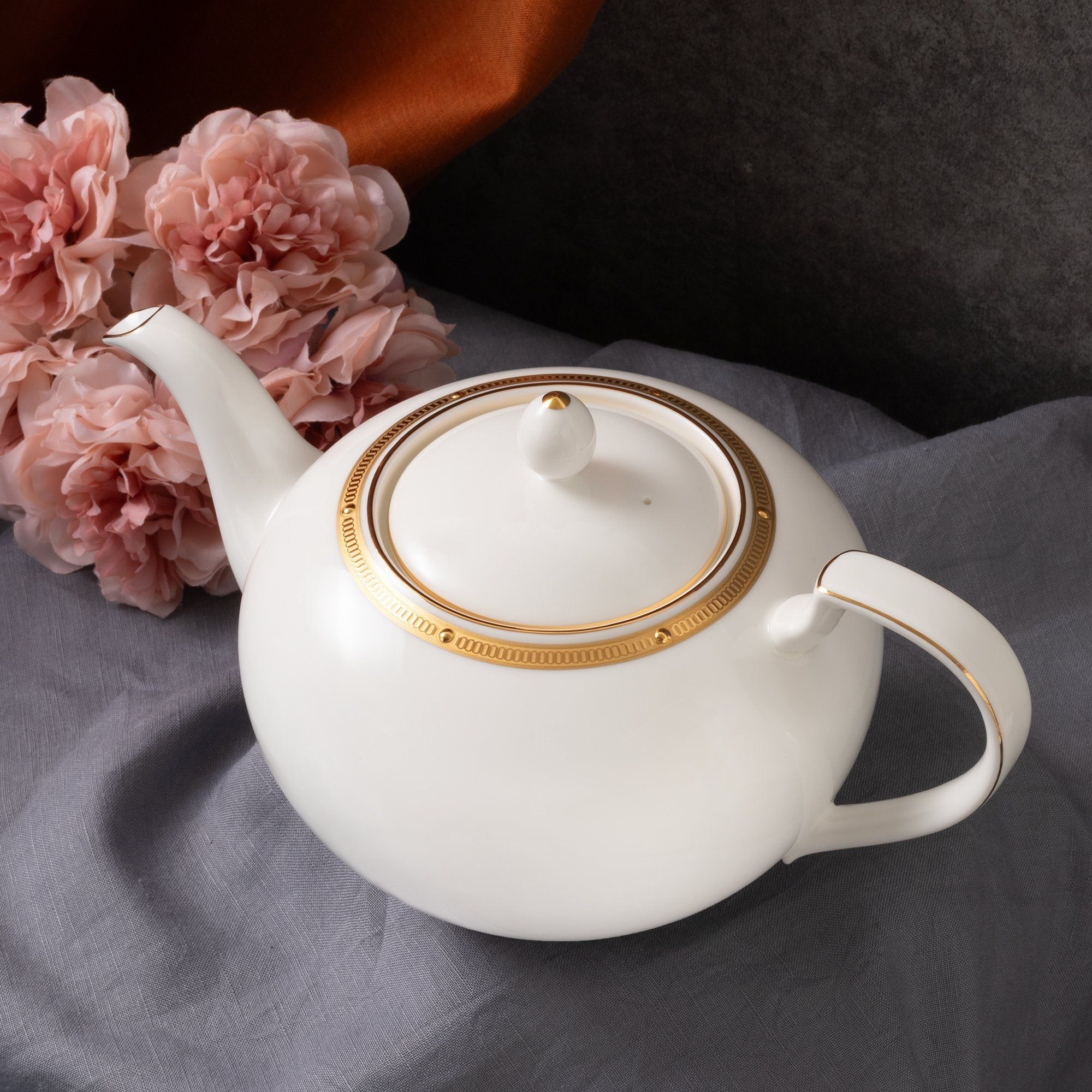 Bộ ấm chén uống trà (ấm 1.150ml, chén 250ml) 15 món sứ xương | Noritake Rochelle Gold 4796L - T017A