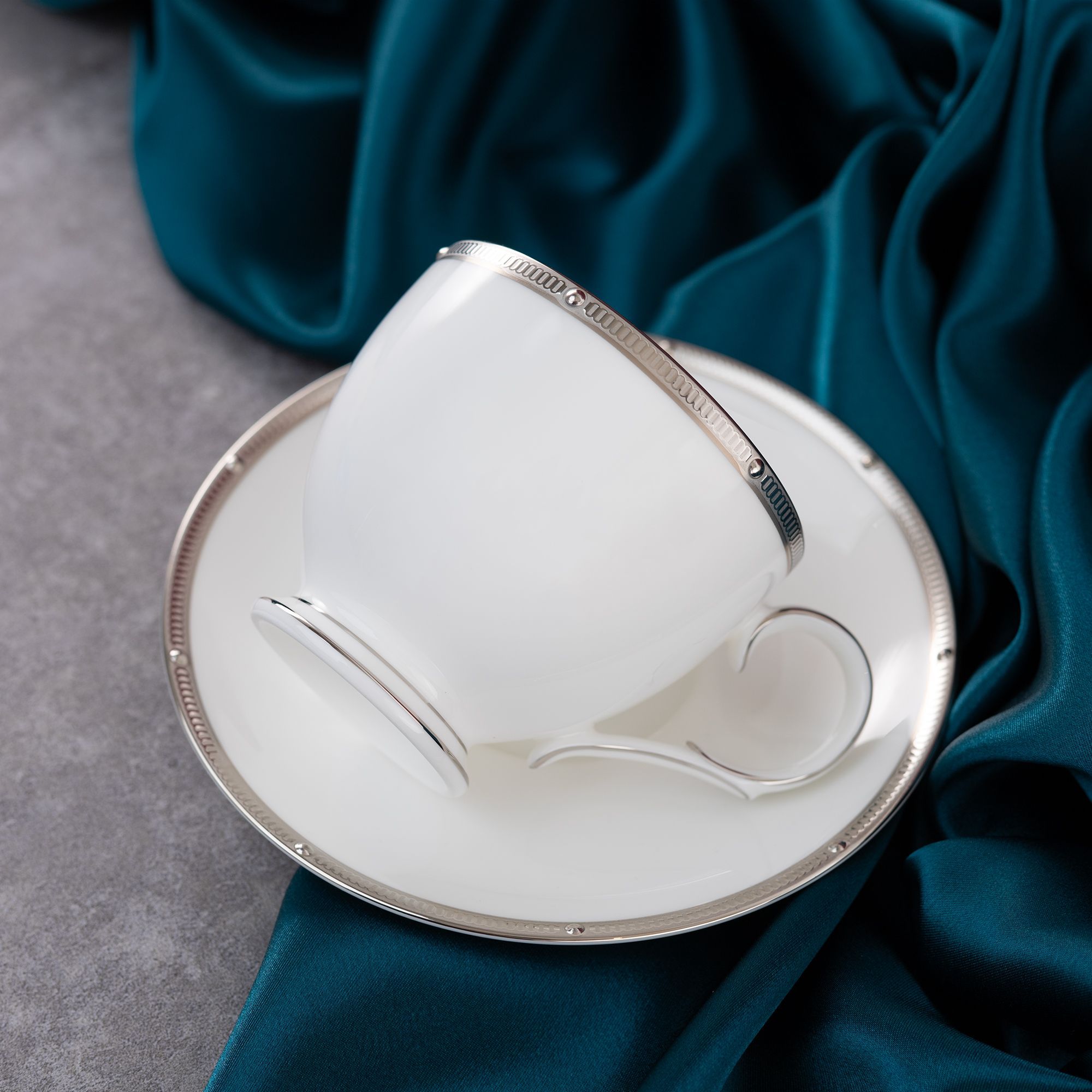 Bộ ấm chén uống trà (ấm 1.150ml, chén 250ml) 15 món sứ xương | Noritake Rochelle Platinum 4795L - T017A