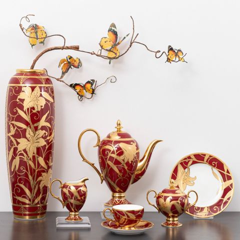  Bình hoa (Đặc biệt: vẽ tay) đỏ họa tiết hoa Ly bằng vàng, cao 46cm sứ xương Nhật Bản | Noritake Hanakinsai Yuri 4697-1J - 52932 