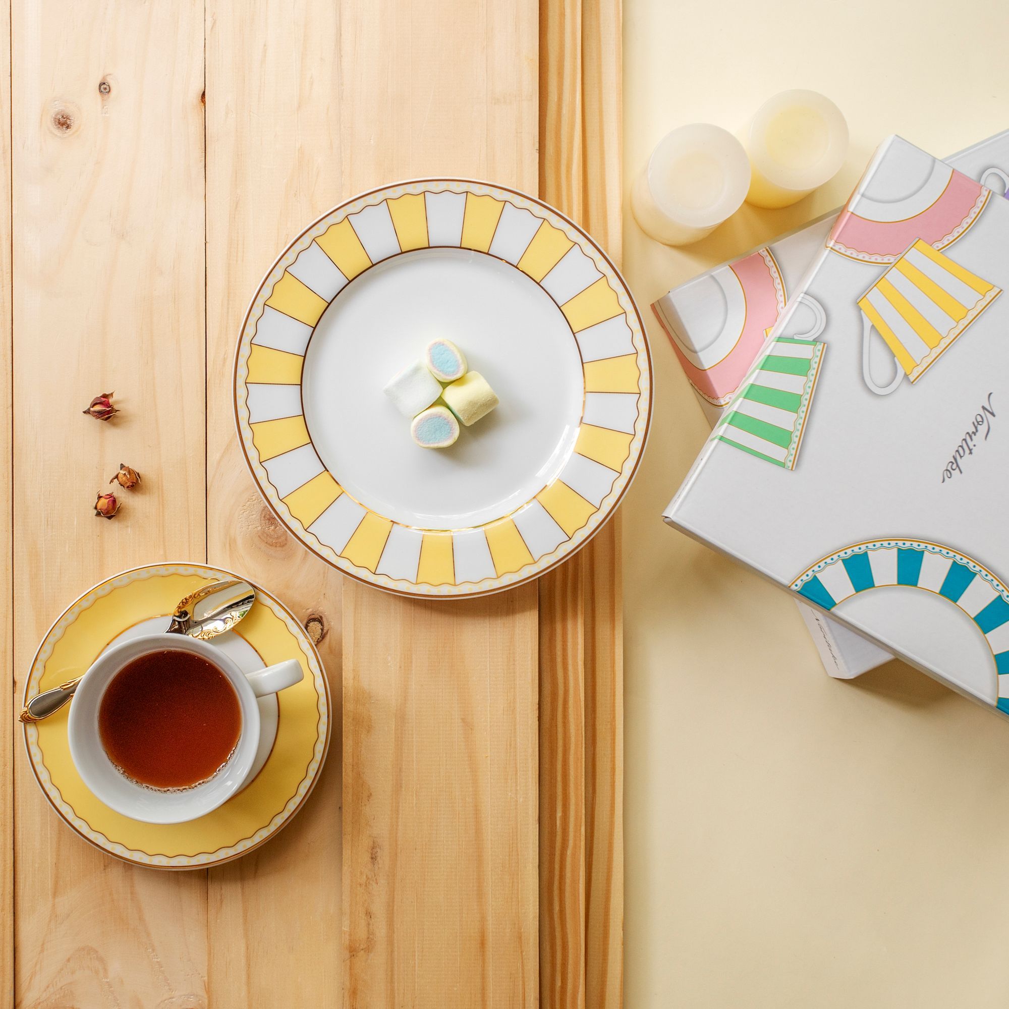 Bộ 02 đĩa tròn cỡ vừa 21cm (vàng pastel) sứ trắng | Noritake CRNIVL Yellow M-250L - Q002M