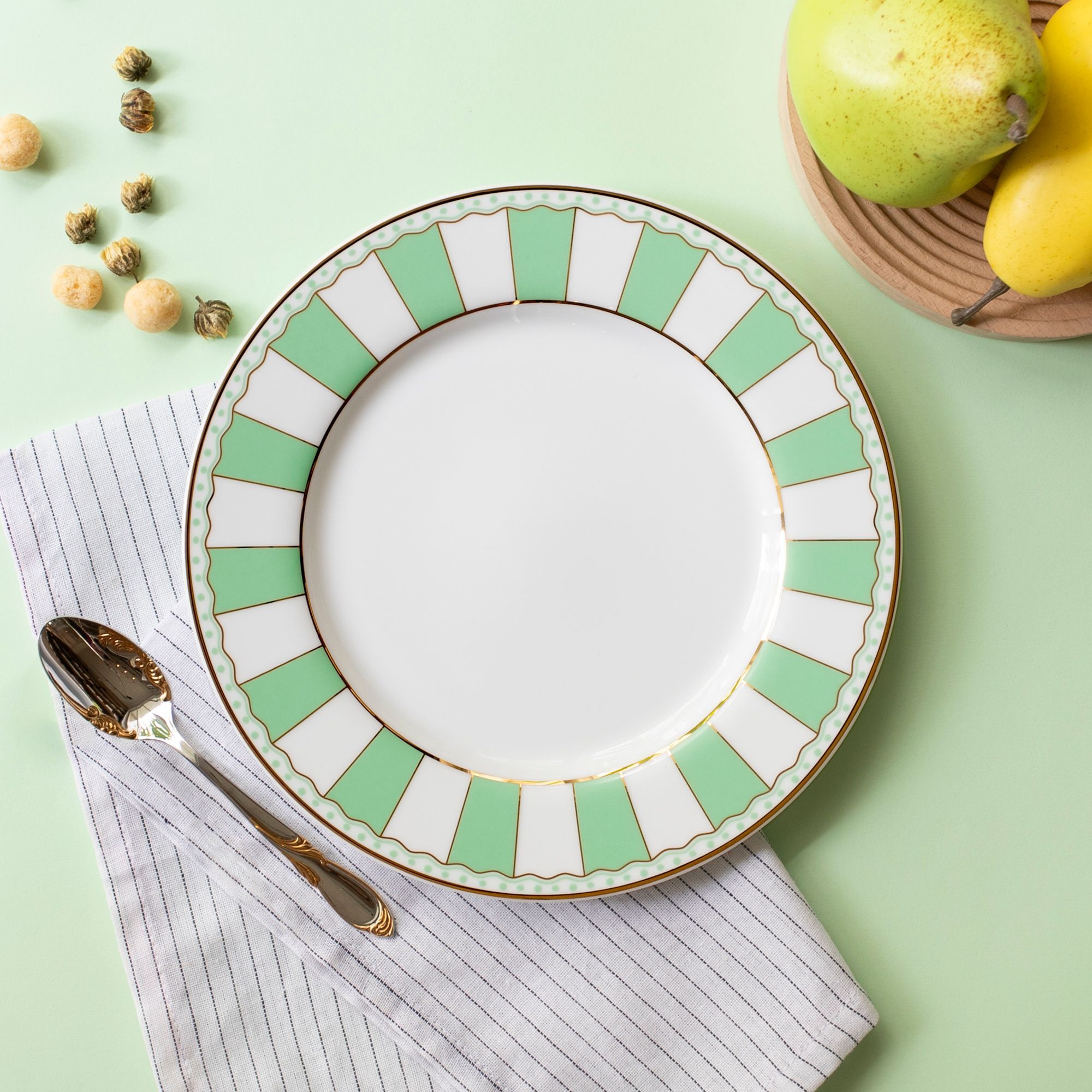 Bộ 02 đĩa tròn cỡ vừa 21cm (xanh lá pastel) sứ trắng | Noritake CRNIVL Apple Green M-252L - Q002M