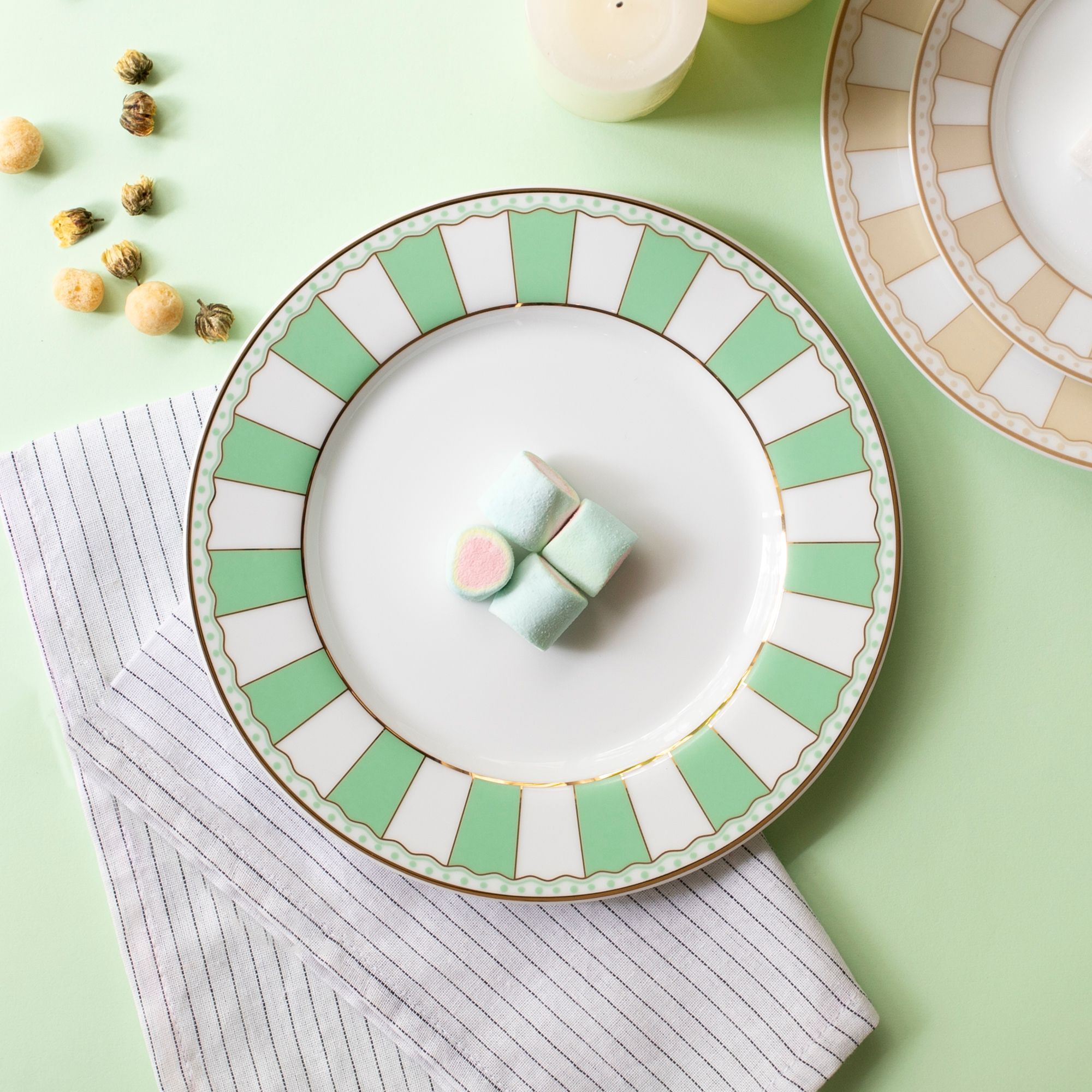 Bộ 02 đĩa tròn cỡ vừa 21cm (xanh lá pastel) sứ trắng | Noritake CRNIVL Apple Green M-252L - Q002M