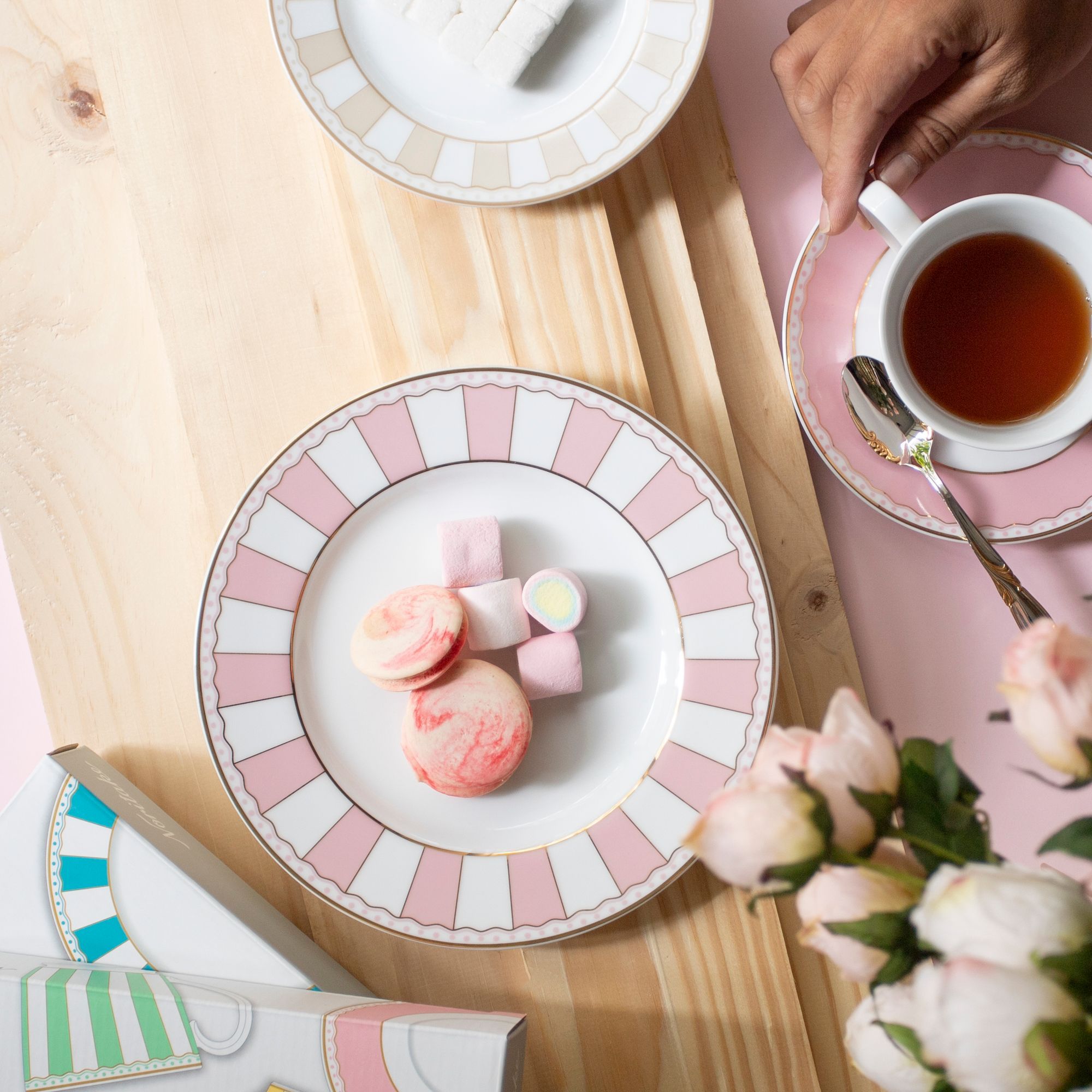 Bộ 02 đĩa tròn cỡ vừa 21cm (hồng pastel) sứ trắng | Noritake CRNIVL Pink M-249L - Q002M