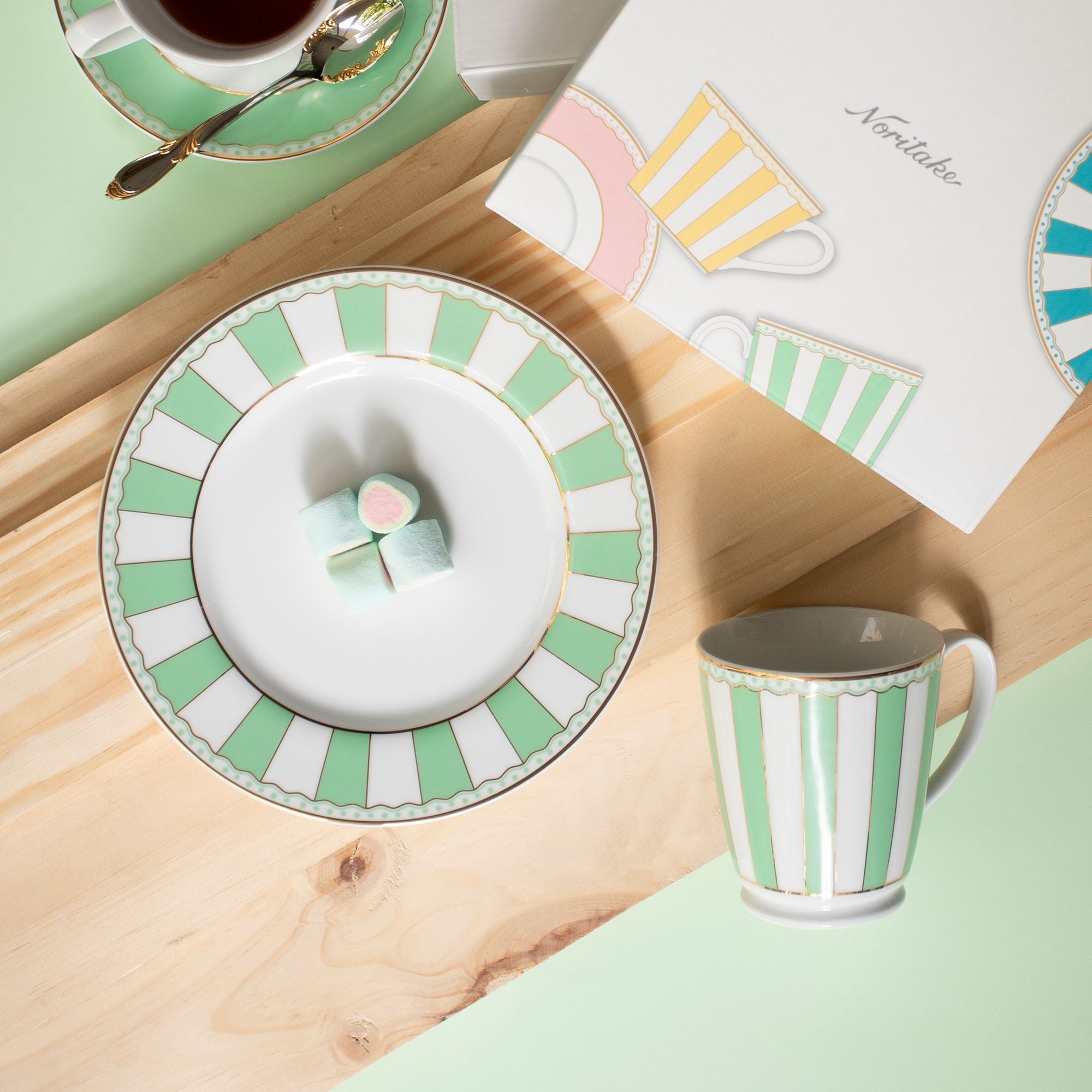 Bộ 02 đĩa tròn cỡ vừa 21cm (xanh lá pastel) sứ trắng | Noritake CRNIVL Apple Green M-252L - Q002M