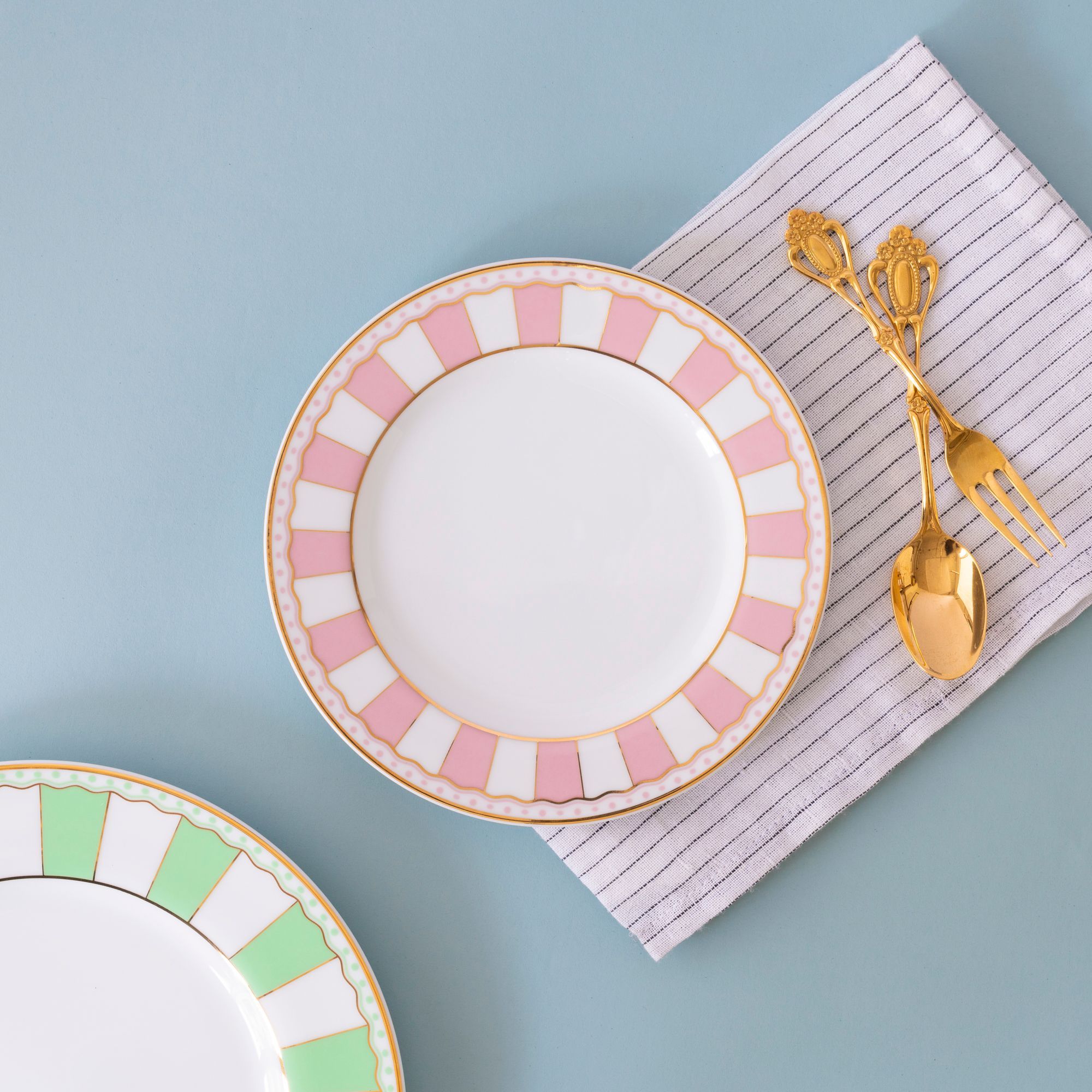 Đĩa tròn cỡ nhỏ đường kính 16,3cm (hồng pastel) sứ trắng | Noritake CRNIVL Pink M-249L - 91012