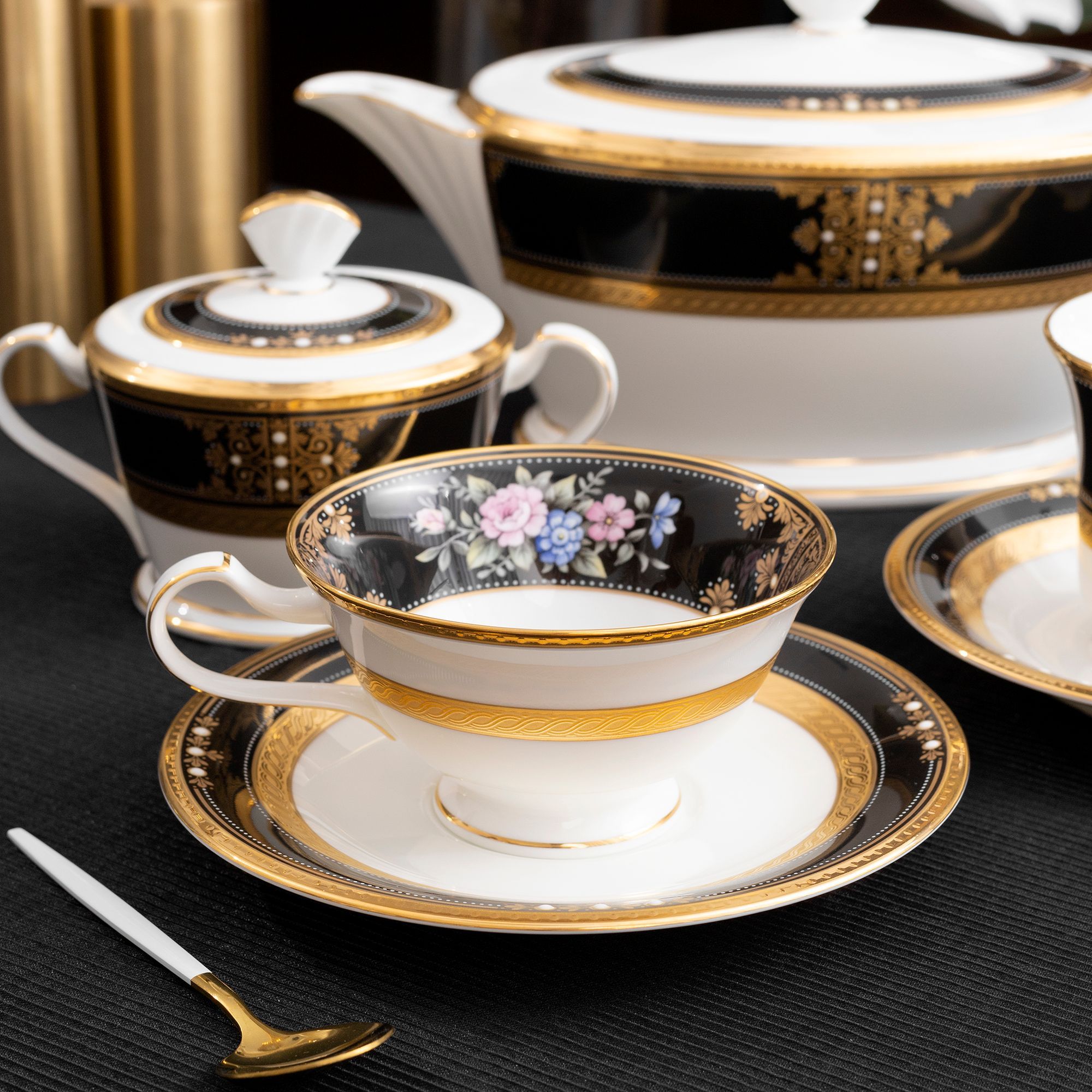 Chén trà (tách trà) dáng loe dung tích 220ml kèm đĩa lót sứ xương Nhật Bản | Noritake Evening Majesty 4818-1J - T59587