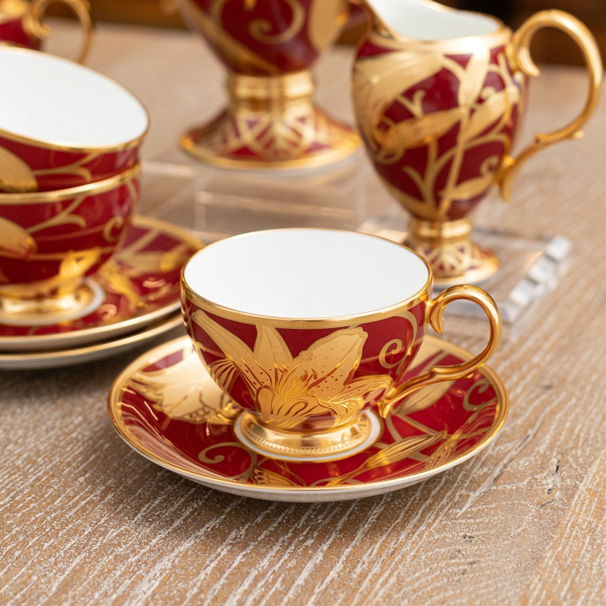 Bộ ấm chén uống trà (Đặc biệt: vẽ tay) 21 món đỏ, hoạ tiết hoa Ly vàng sứ Nhật cao cấp | Noritake Hanakinsai Yuri 4697-1J - T23