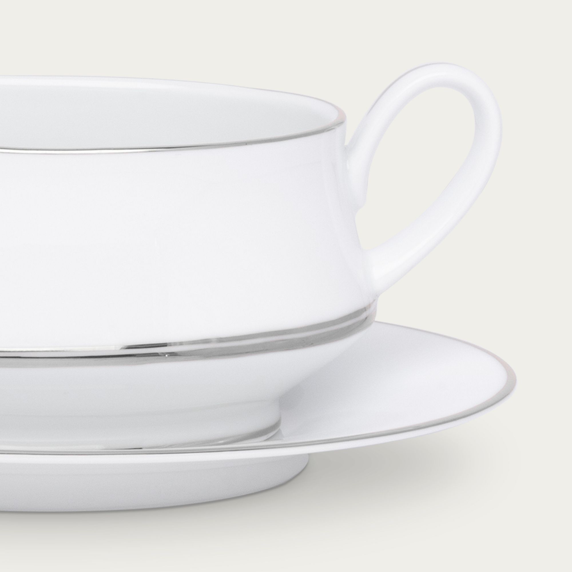 Bình (hũ) đựng nước xốt dung tích 500ml kèm đĩa lót sứ trắng | Noritake Galaxy L554L - 91341