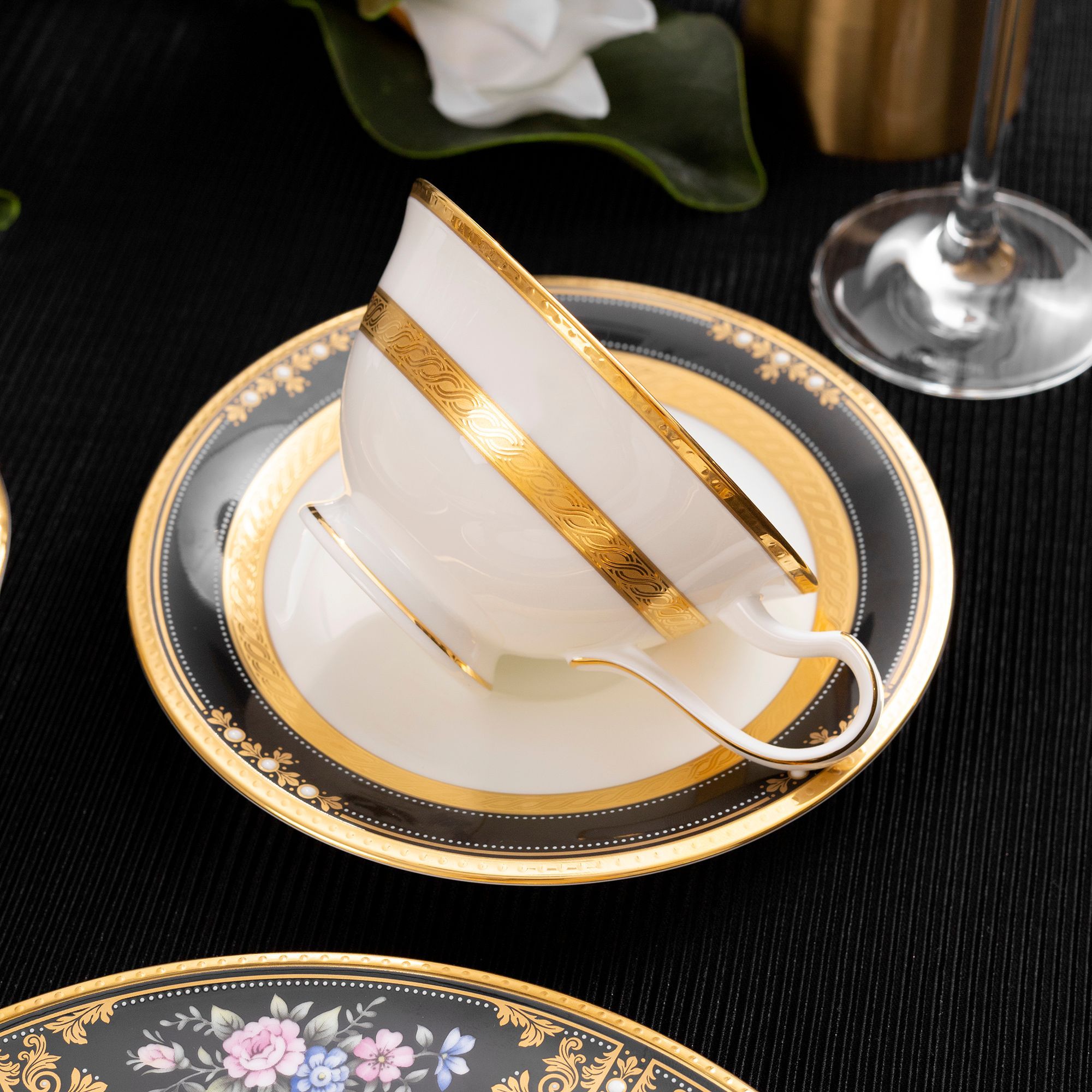 Chén trà (tách trà) dáng loe dung tích 220ml kèm đĩa lót sứ xương Nhật Bản | Noritake Evening Majesty 4818-1J - T59587