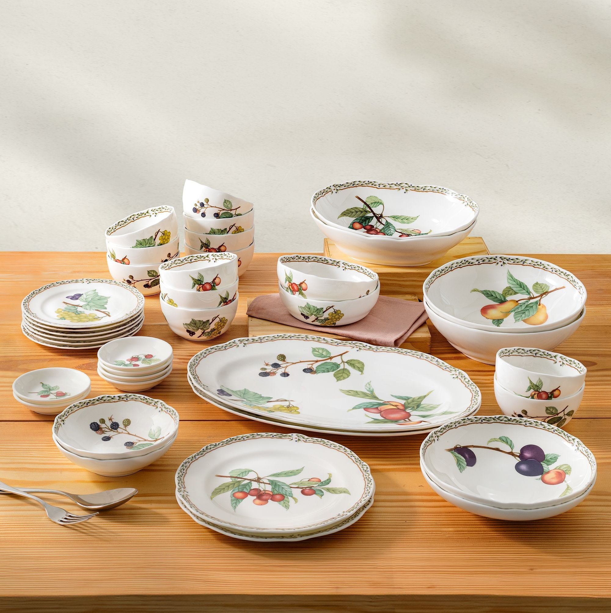 Bộ bát đĩa ăn châu Á đầy đủ 38 món (cho 6 người) sứ xương | Noritake Orchard Garden 4911L - D038AN