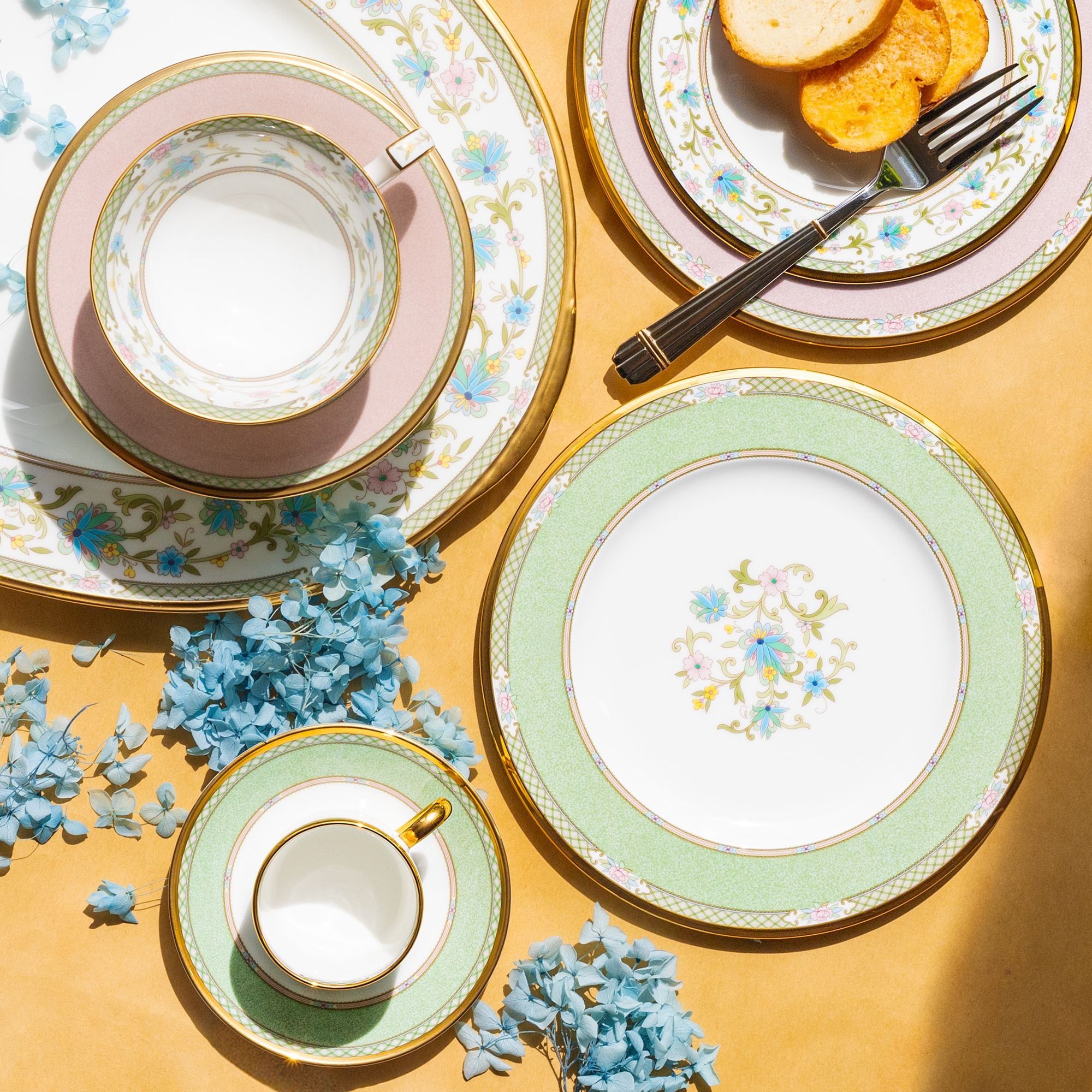 Chén trà (tách trà) dáng loe dung tích 220ml kèm đĩa lót màu hồng sứ xương Nhật Bản | Yoshino 9983-7J - Y59587