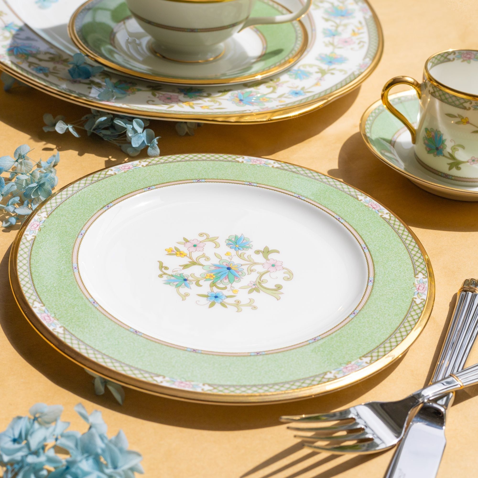 Đĩa tròn cỡ vừa đường kính 21,8cm loại đặc biệt (màu xanh lá) sứ xương Nhật Bản | Yoshino 9983-5J - 59511