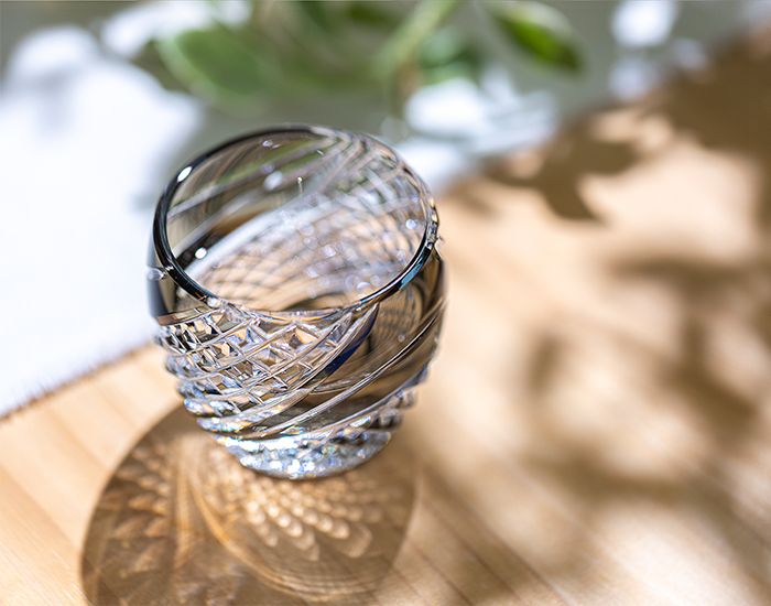 Ly pha lê sake Edo Kiriko “Fish scales strip" 80ml màu trà | Kagami Crystal T535 - 2044-CUM