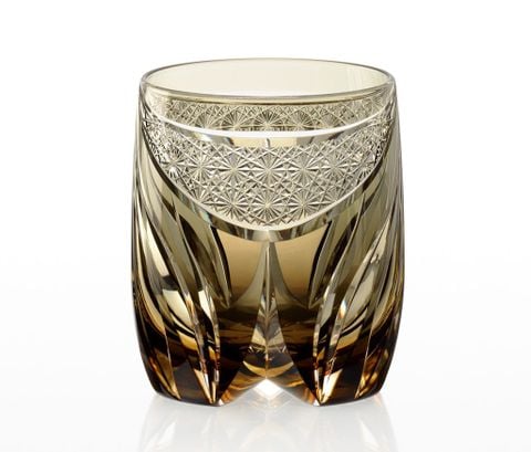 Ly pha lê rock glass họa tiết Edo Kiriko (Toranomai) 330ml màu trà được chế tác bởi nghệ nhân Tatsuya Nemoto | Kagami T754 - 3004-WUK