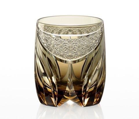 Ly pha lê rock glass họa tiết Edo Kiriko (Toranomai) 330ml màu trà được chế tác bởi nghệ nhân Tatsuya Nemoto | Kagami T754 - 3004-WUK