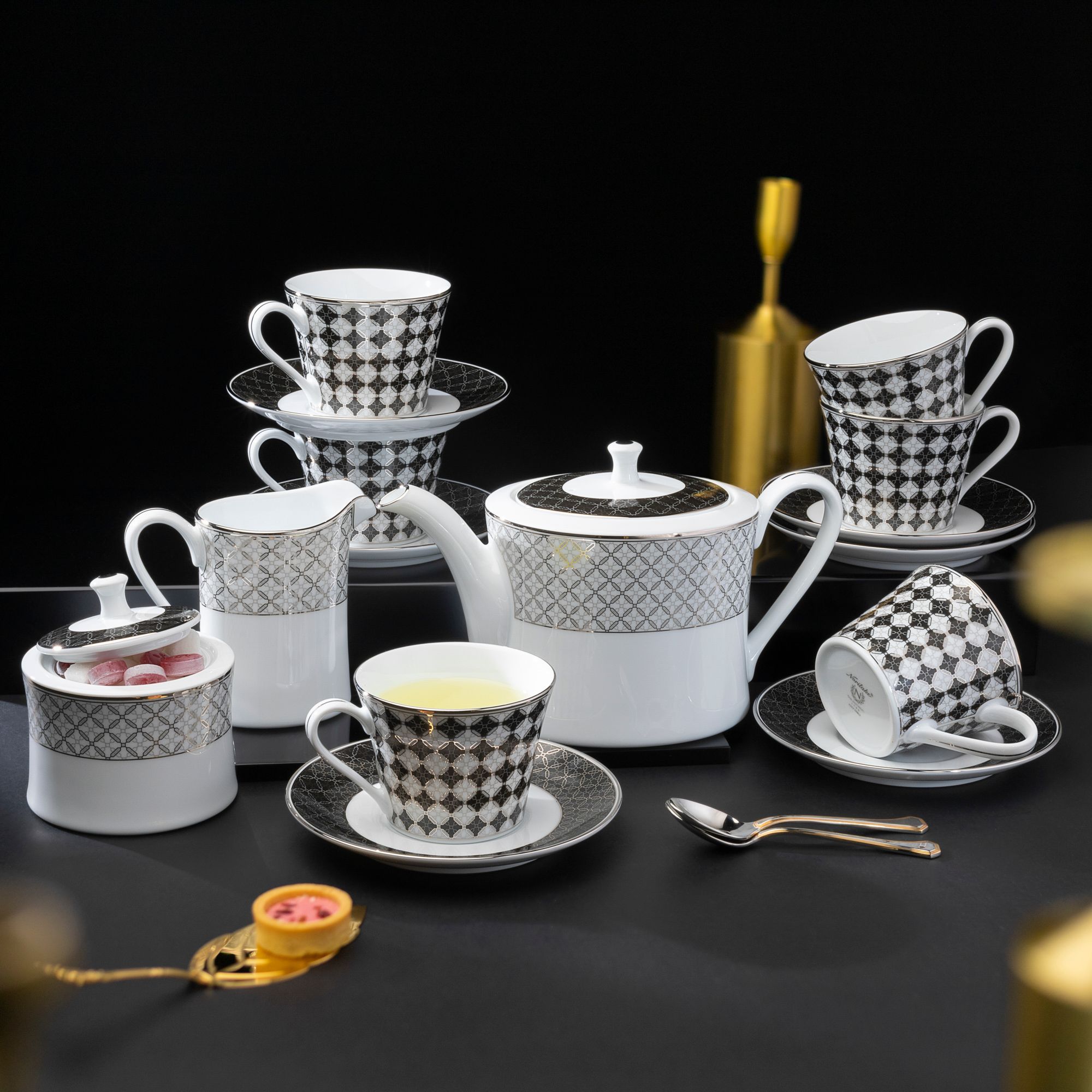 Chén (tách) trà dung tích 250ml kèm đĩa lót sứ trắng | Noritake City Table 1788L - T91185