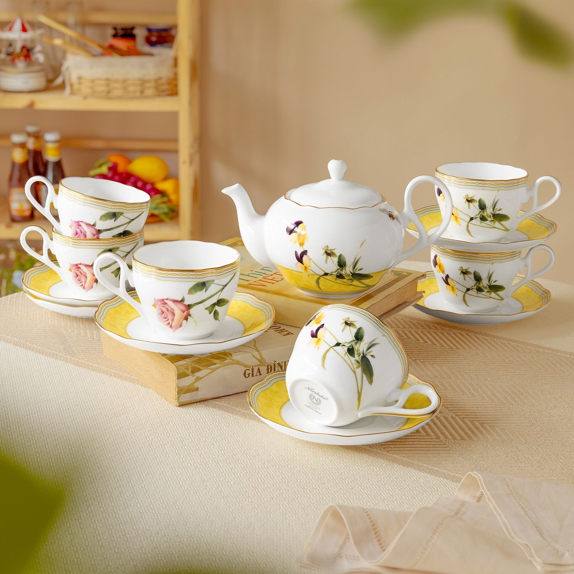 Bộ ấm chén uống trà 13 món (ấm 600ml, tách 250ml) sứ xương | Noritake Harvest Dream 4989L - T014M