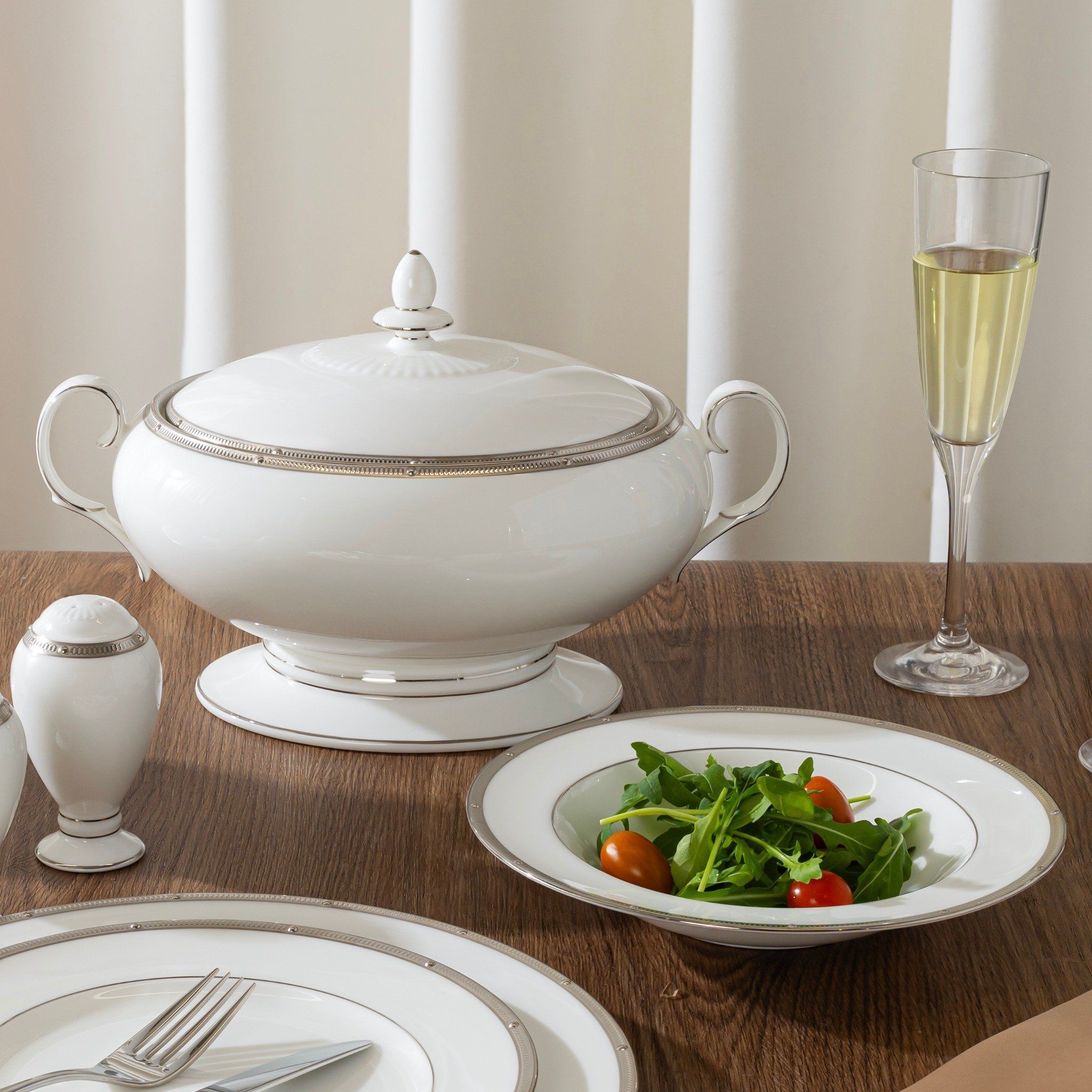 Bộ đĩa ăn kiểu Âu 22 món (cho 6 người) sứ xương | Noritake Rochelle Platinum 4795L - D024AN