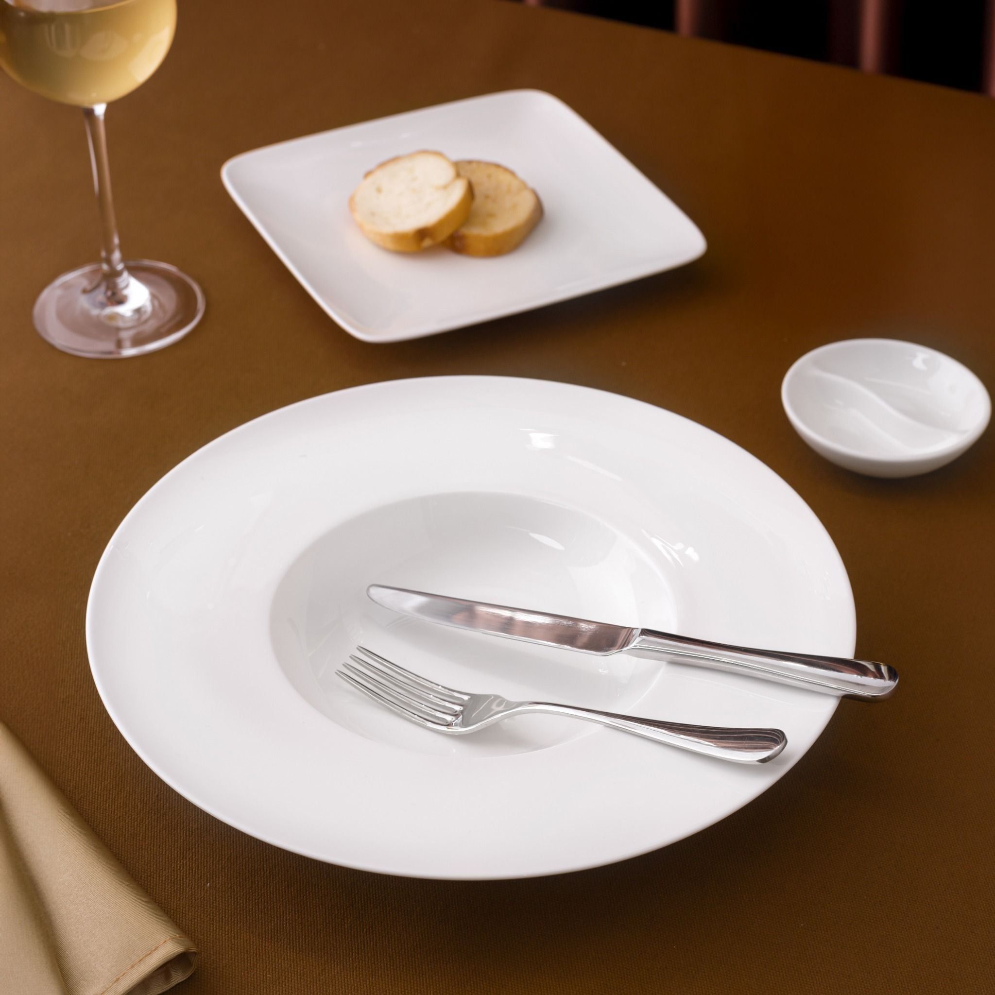 Bộ bát đĩa ăn châu Á đầy đủ 38 món (đĩa tròn, cho 6 người) sứ xương | Noritake Plain White 9990L - D038AT