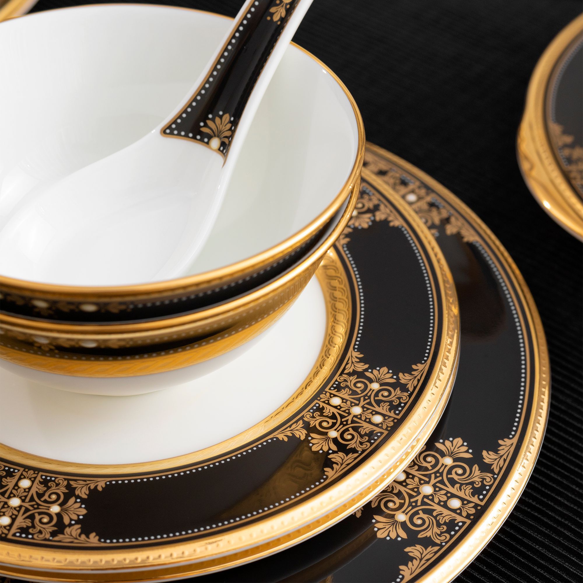 Đĩa tròn cỡ nhỏ đường kính 17,2cm lót bát (chén) cơm sứ xương Nhật Bản | Noritake Evening Majesty 4818J - 59512