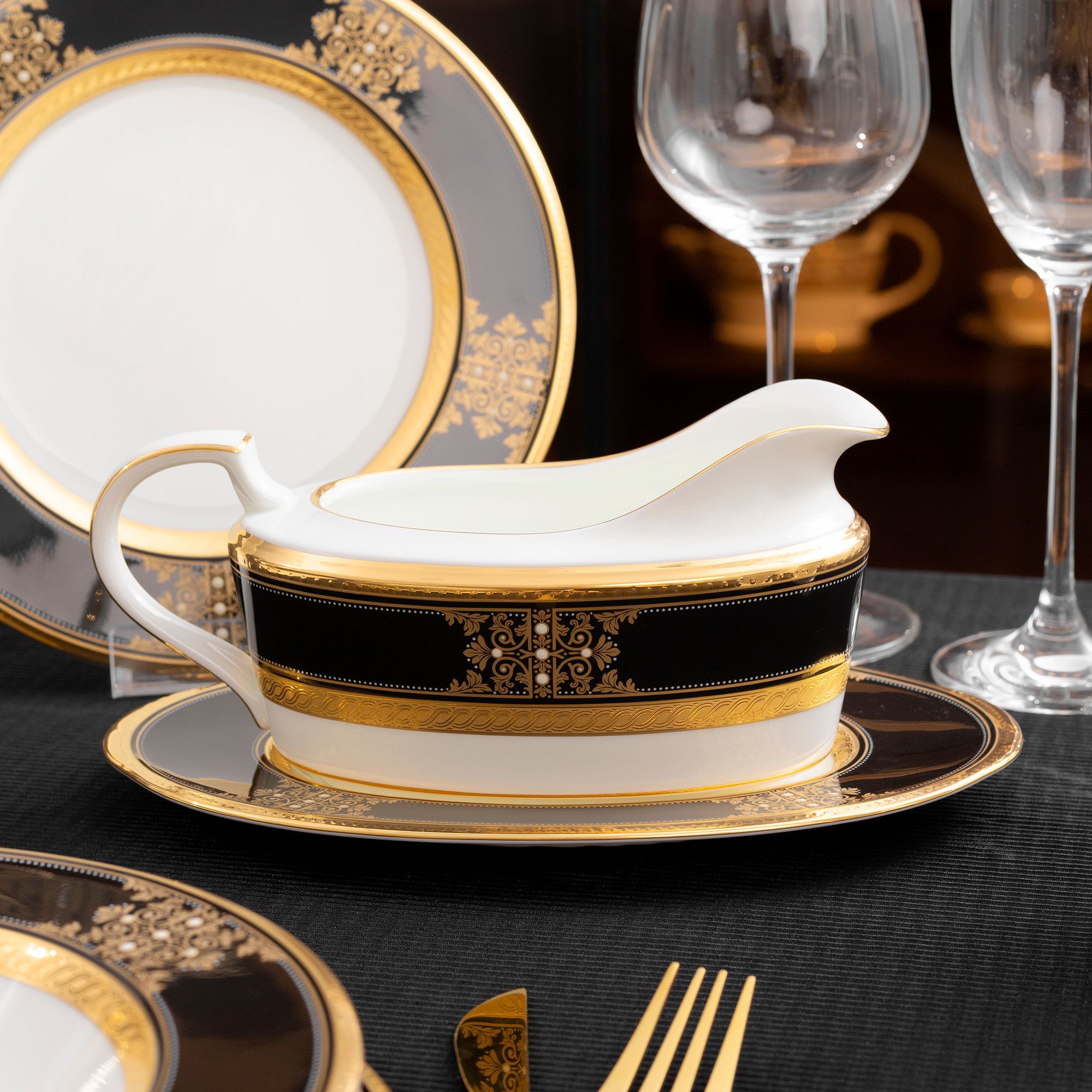 Bình (hũ) đựng nước xốt dung tích 580ml kèm đĩa lót sứ xương Nhật Bản | Noritake Evening Majesty 4818J - 59541