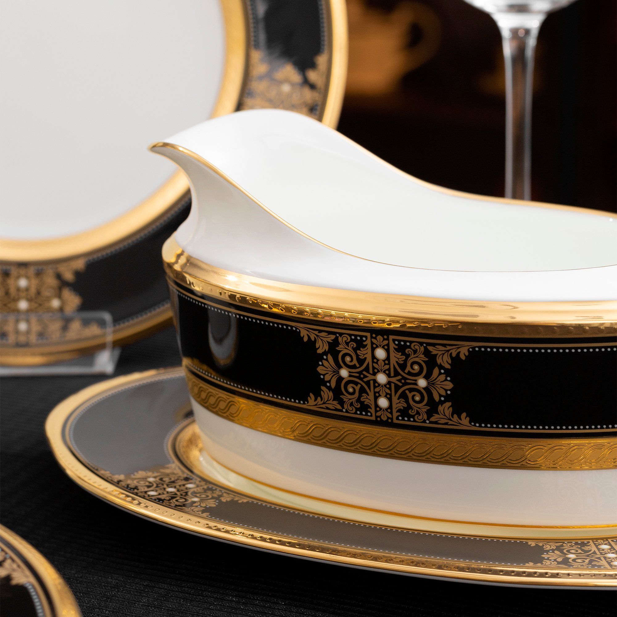 Bình (hũ) đựng nước xốt dung tích 580ml kèm đĩa lót sứ xương Nhật Bản | Noritake Evening Majesty 4818J - 59541