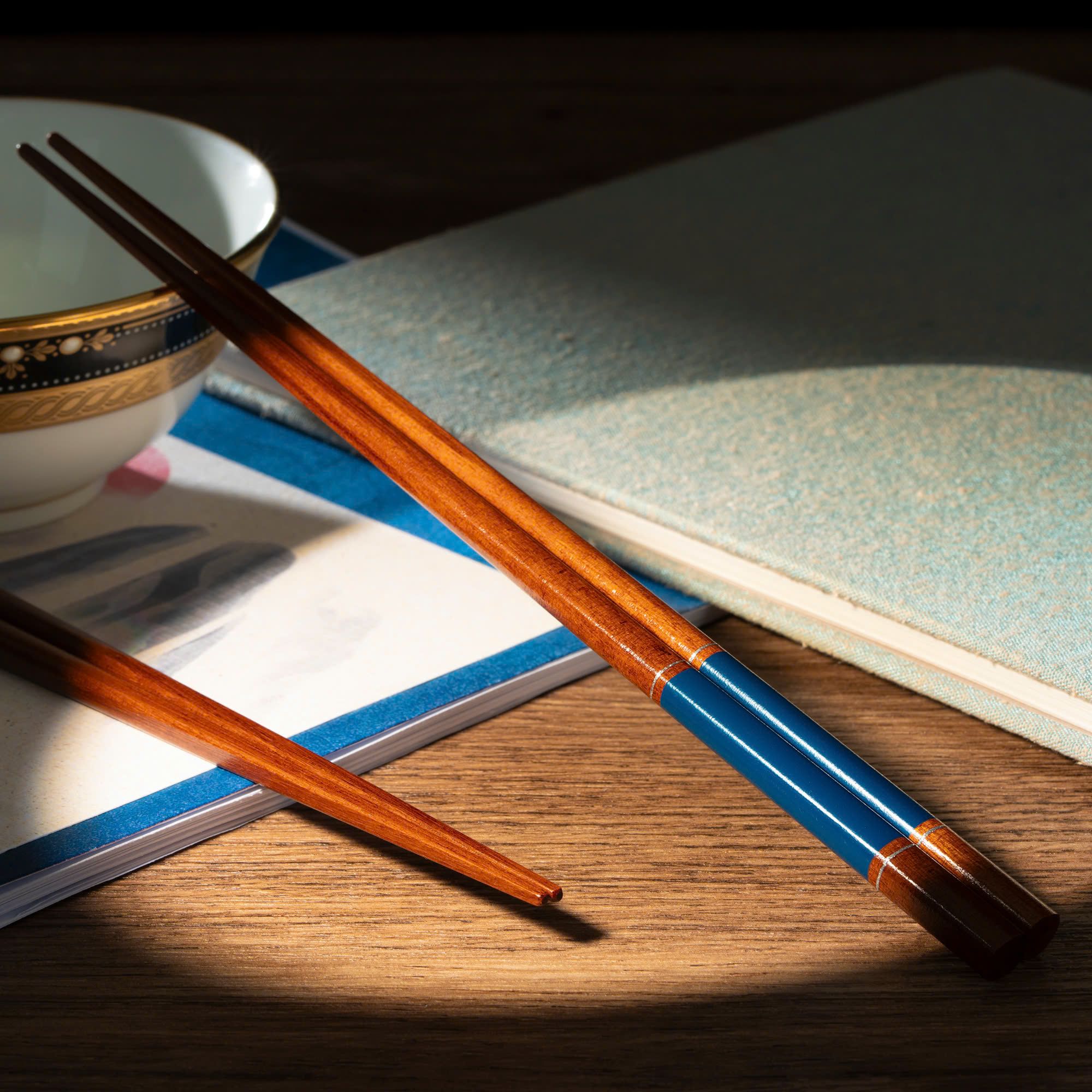 Bộ 05 đôi đũa gỗ Nhật Genji sơn mài viền xanh cobalt kèm hộp | Hyozaemon Chopstick 1115 - S-127HG5