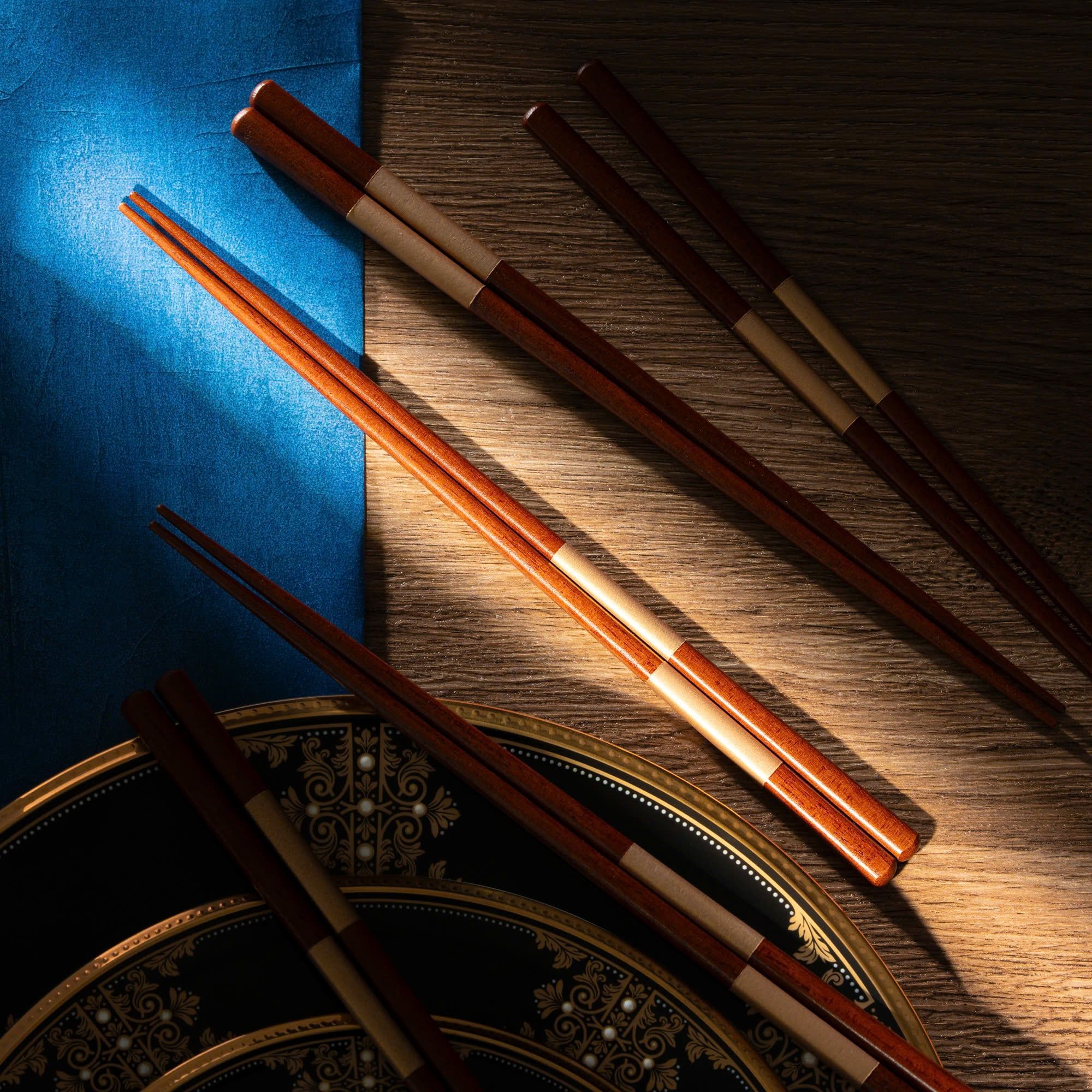 Đũa gỗ Nhật Caro vàng (01 đôi) sơn mài màu nâu | Hyozaemon Chopstick 1115 - K-359