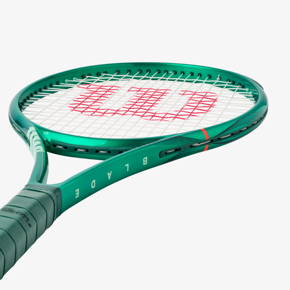 Vợt Tennis Wilson Blade 100UL V10 WR208411U2