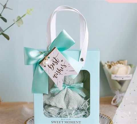 Hộp quà bằng giấy Mica cửa sổ kiểu túi xách có quai màu ngẫu nhiên 14.2 x 8.2 x 16.10