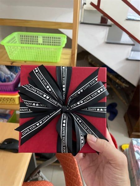 Hộp quà hoa to son dài 13.5x13.5x7cm