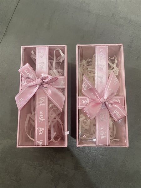 Hộp quà chữ nhật mika không hoa