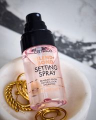 Xịt makeup Catrice Blend & Bond 50ml