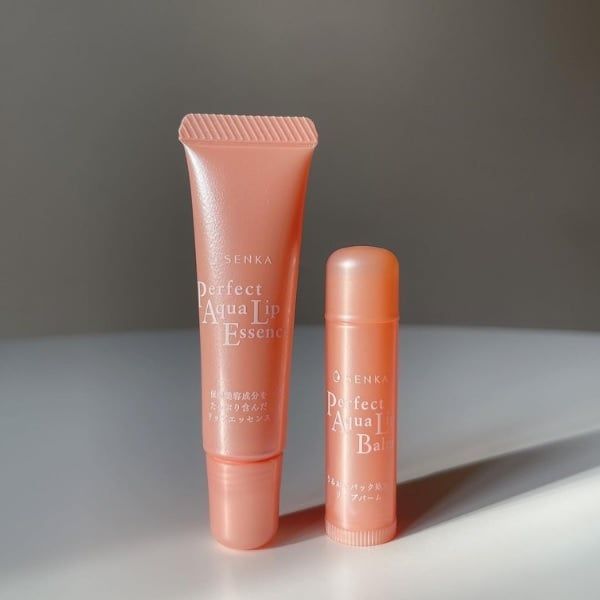 Son dưỡng môi Senka Perfect Aqua Lip Balm ban ngày