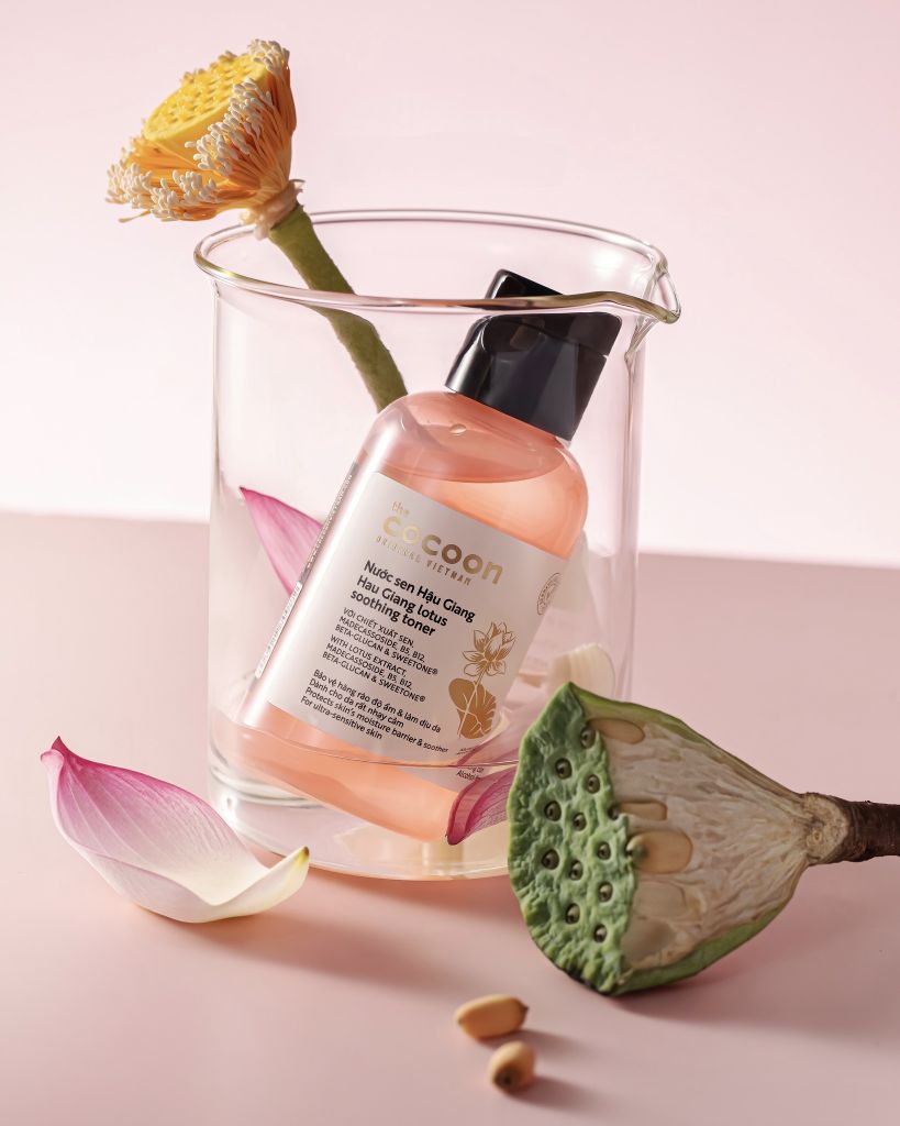 Nước Hoa Hồng Cocoon Sen Hậu Giang - 310ml