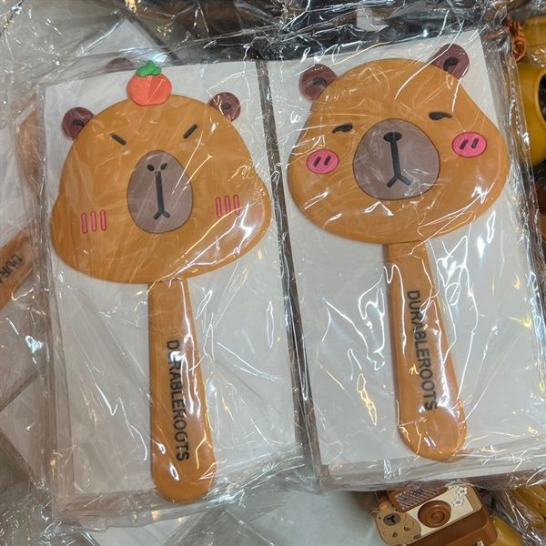 [GIFT] Gương cầm tay capybara